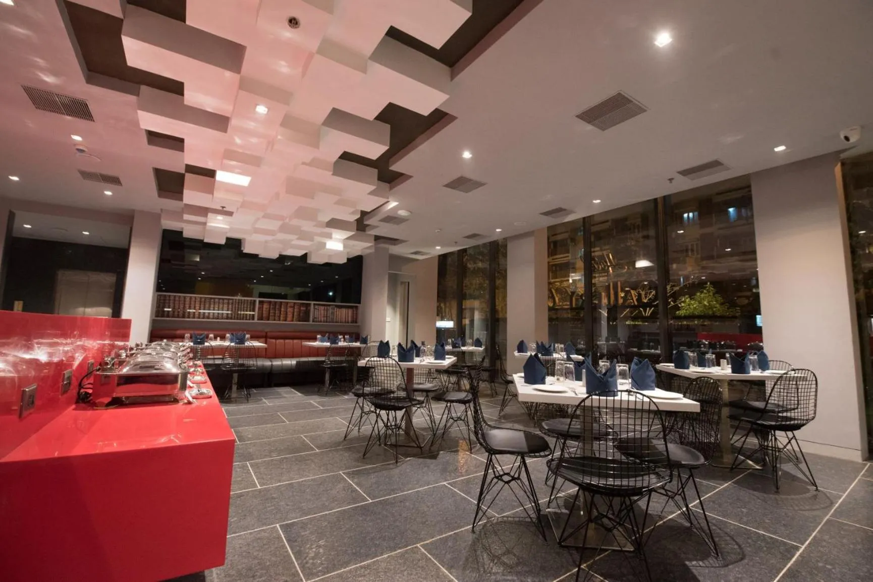 Restaurant/places to eat in Hotel Gallery 67