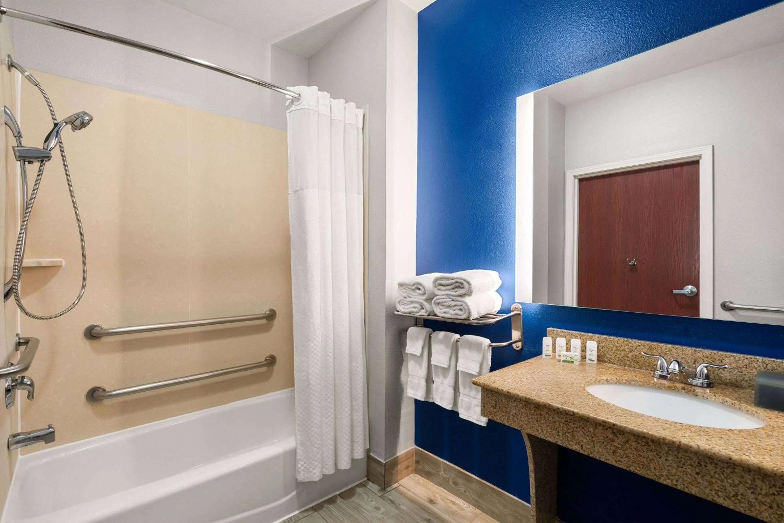 Bathroom in La Quinta by Wyndham Denton - University Drive