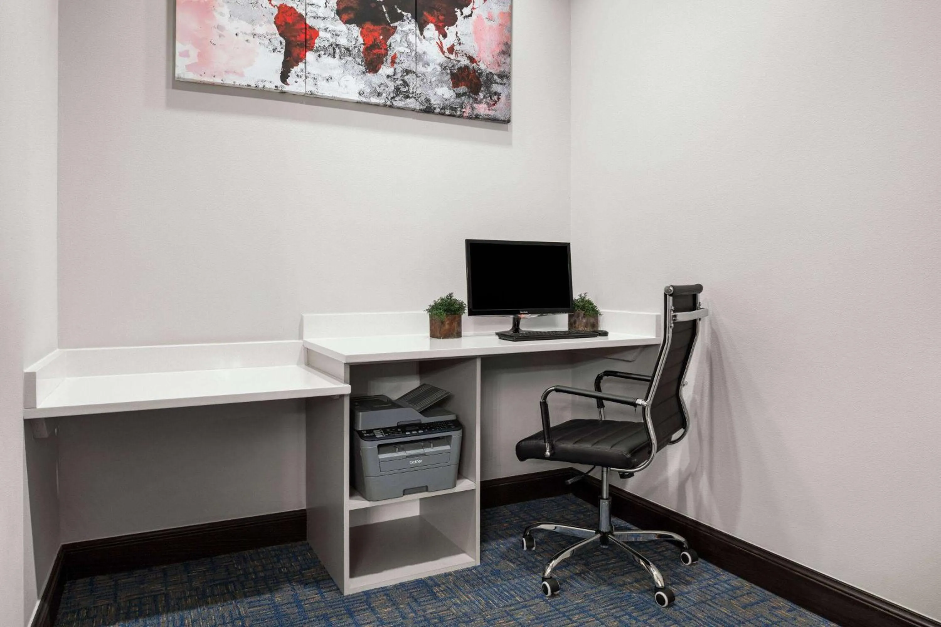 Business facilities in La Quinta by Wyndham Denton - University Drive