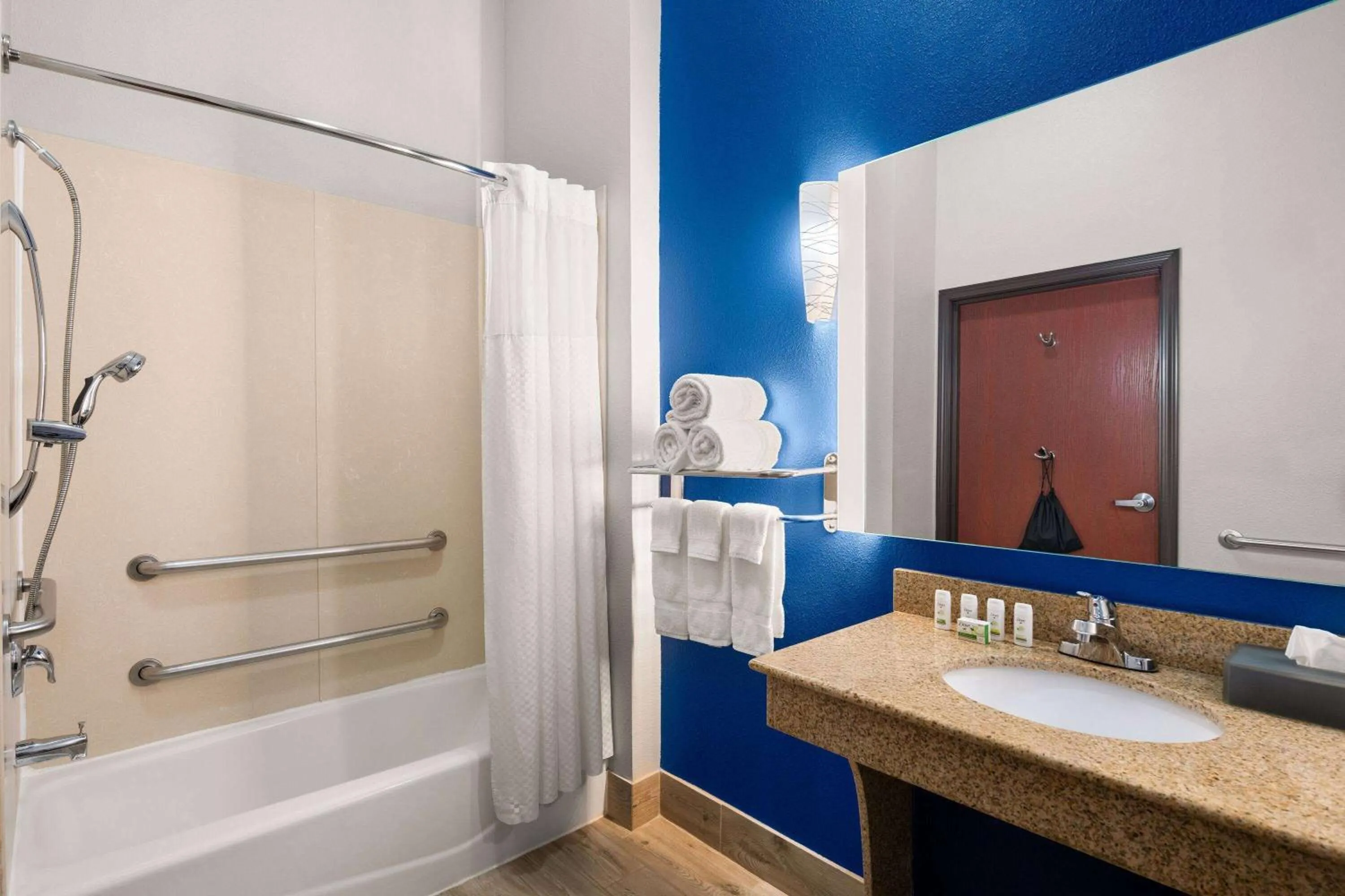 Bathroom in La Quinta by Wyndham Denton - University Drive