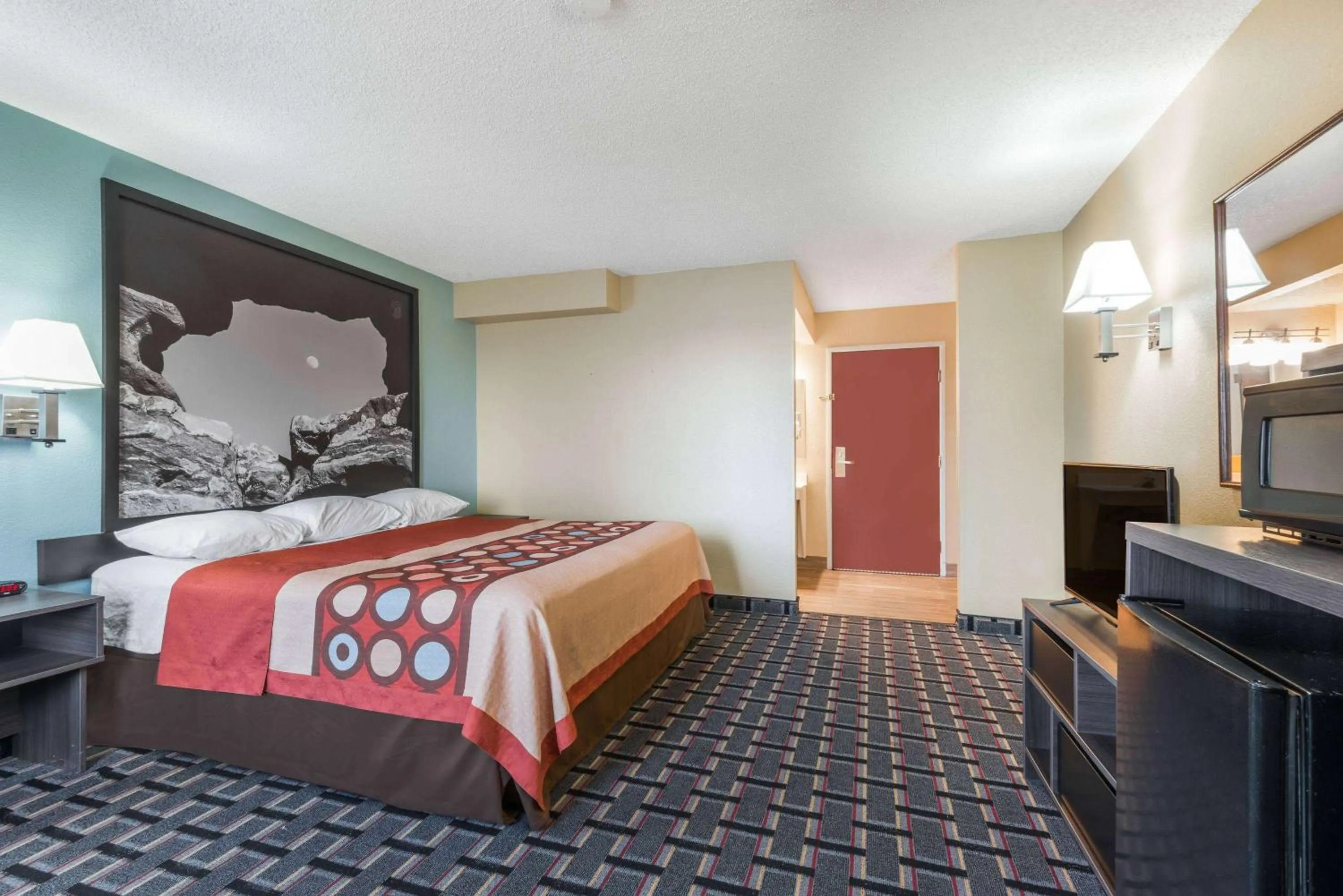 Photo of the whole room in Super 8 by Wyndham Henderson North East Denver