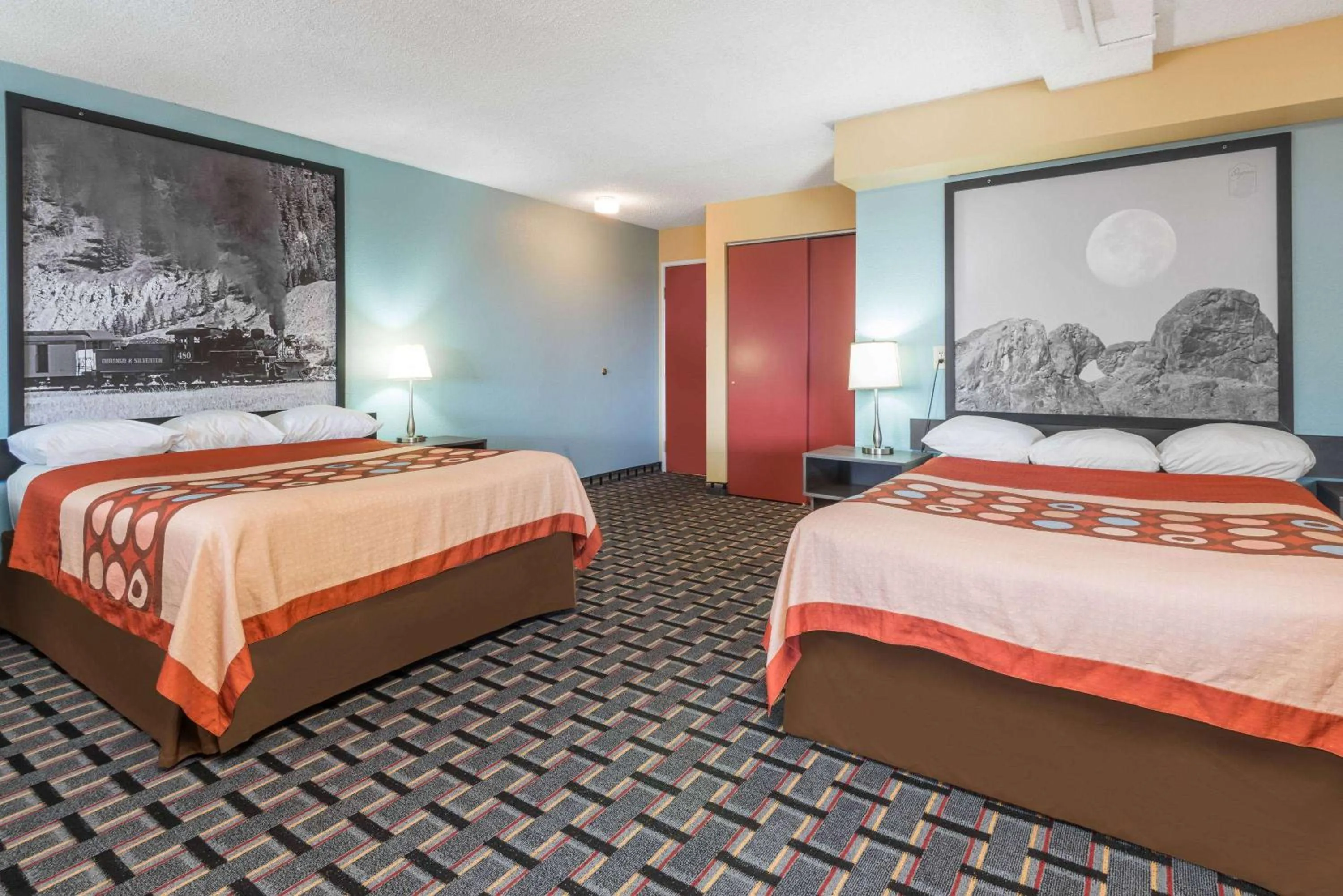 Photo of the whole room in Super 8 by Wyndham Henderson North East Denver