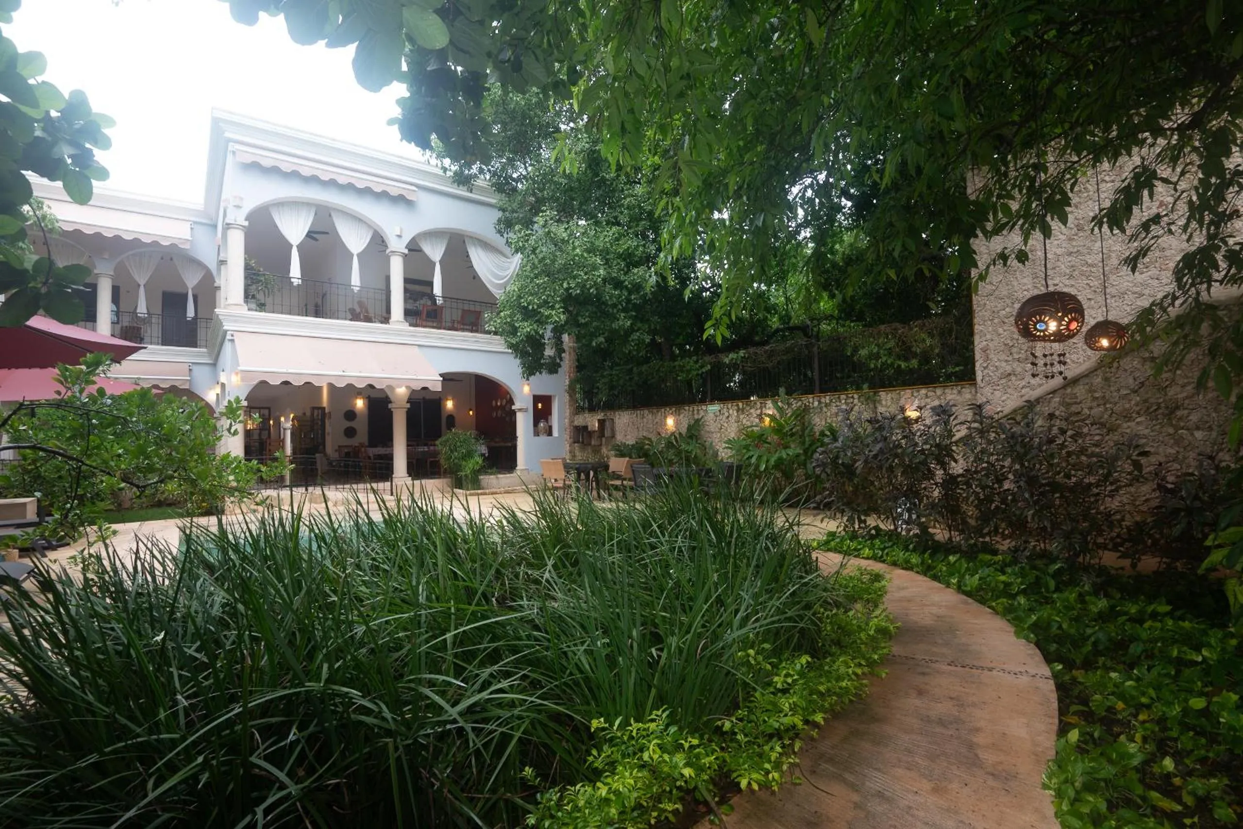 Property building in Hotel Posada San Juan