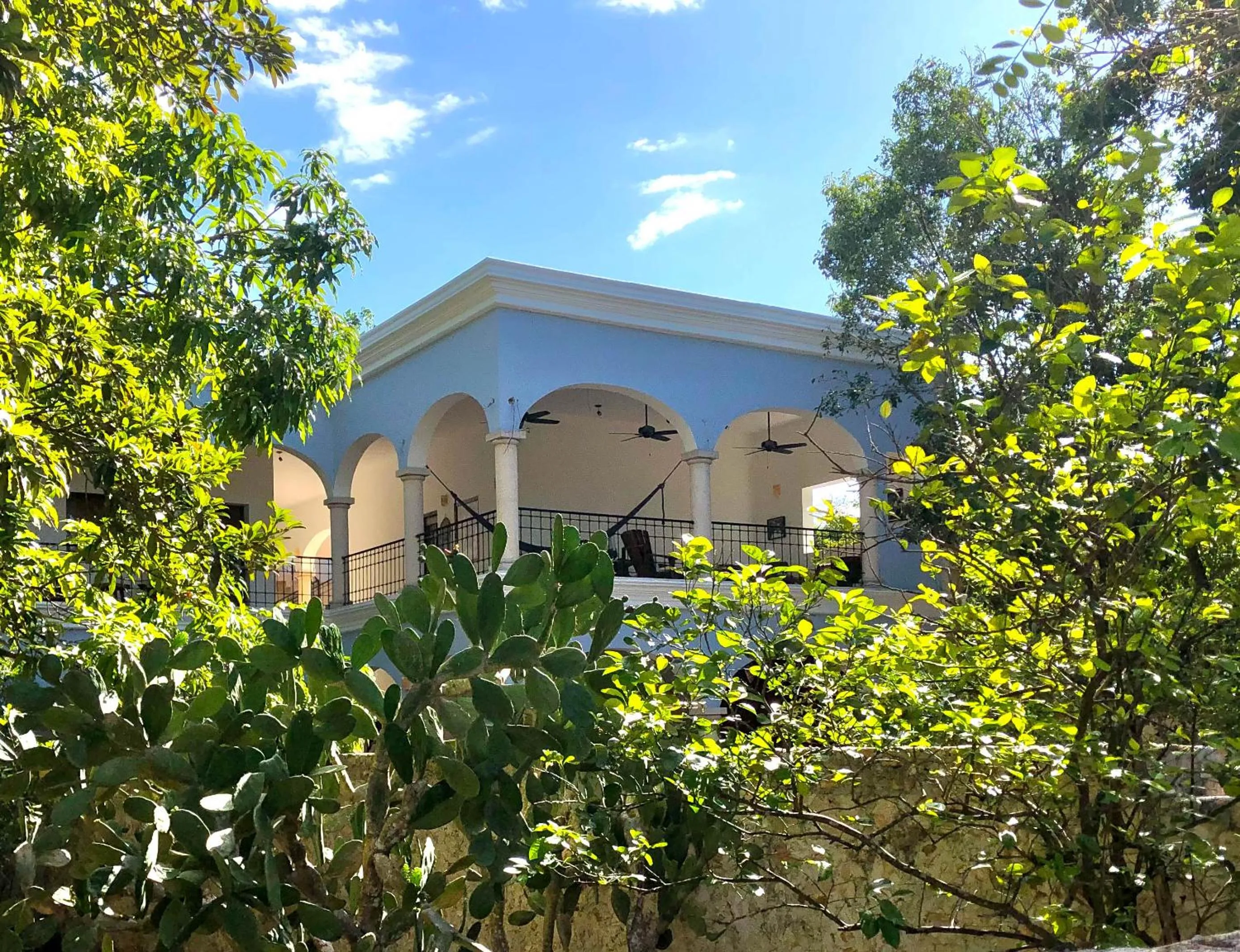 Property building in Hotel Posada San Juan