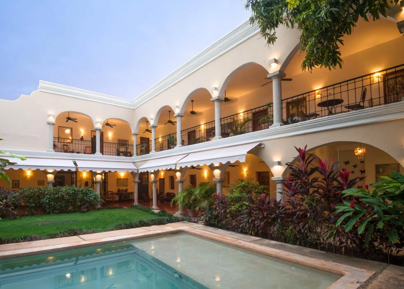 Property building in Hotel Posada San Juan