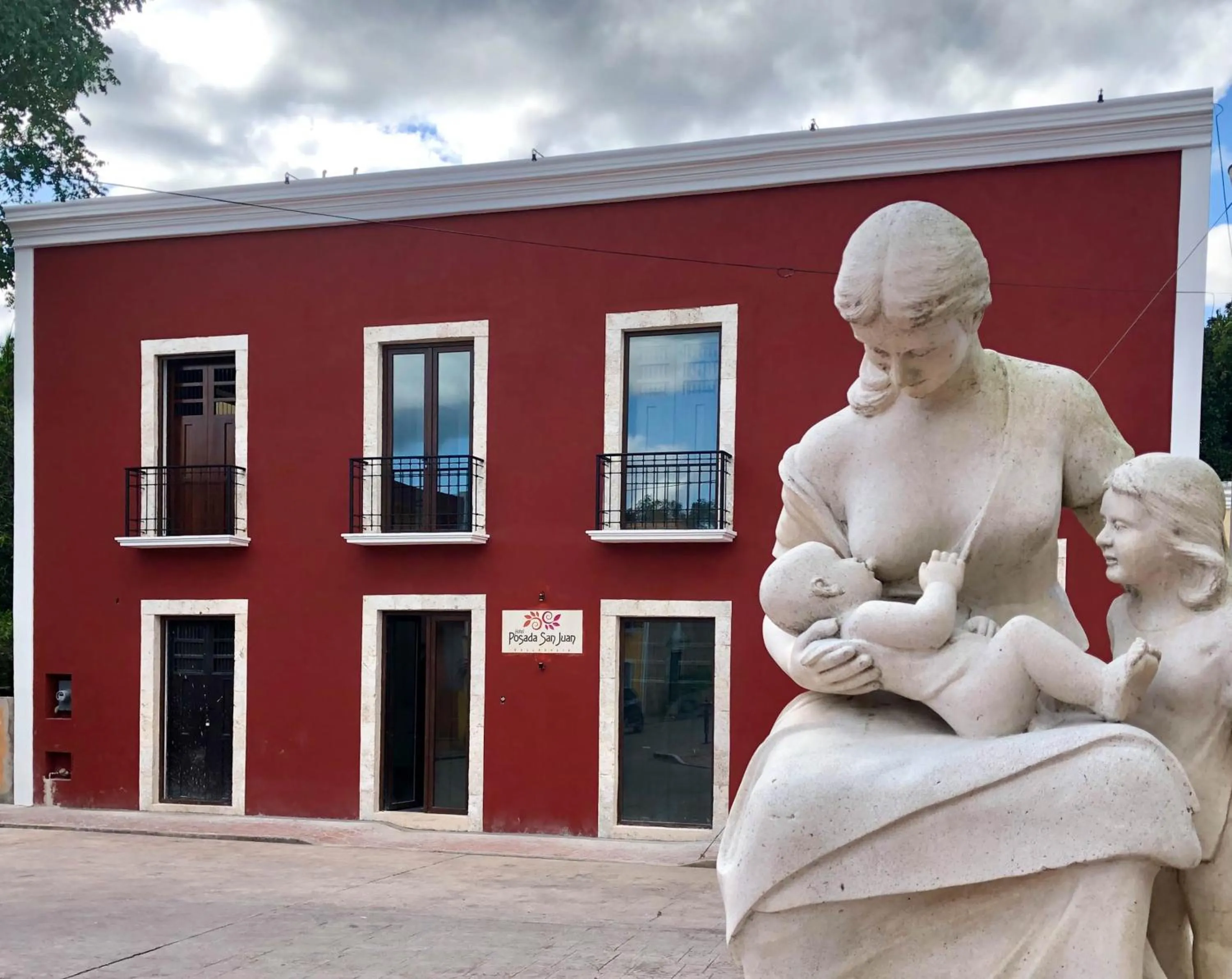 Property building in Hotel Posada San Juan