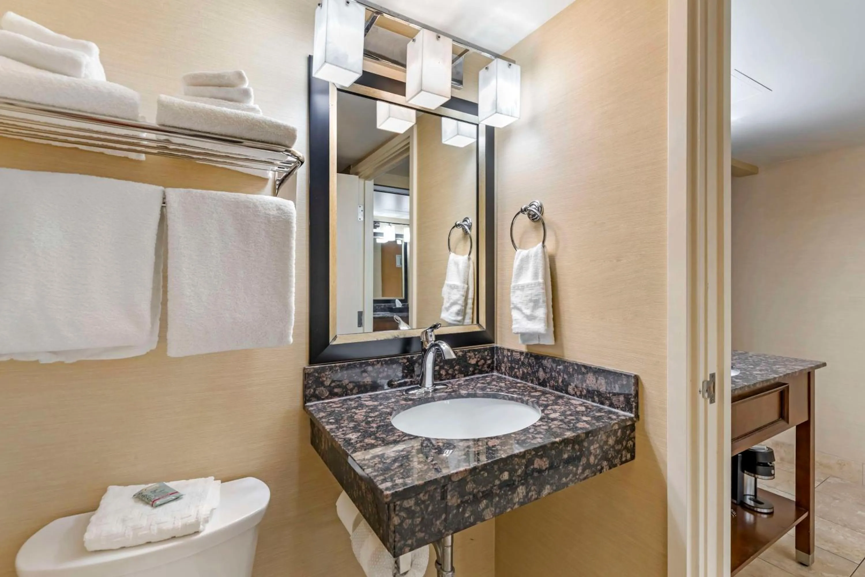 Bathroom in Best Western Cotton Tree Inn