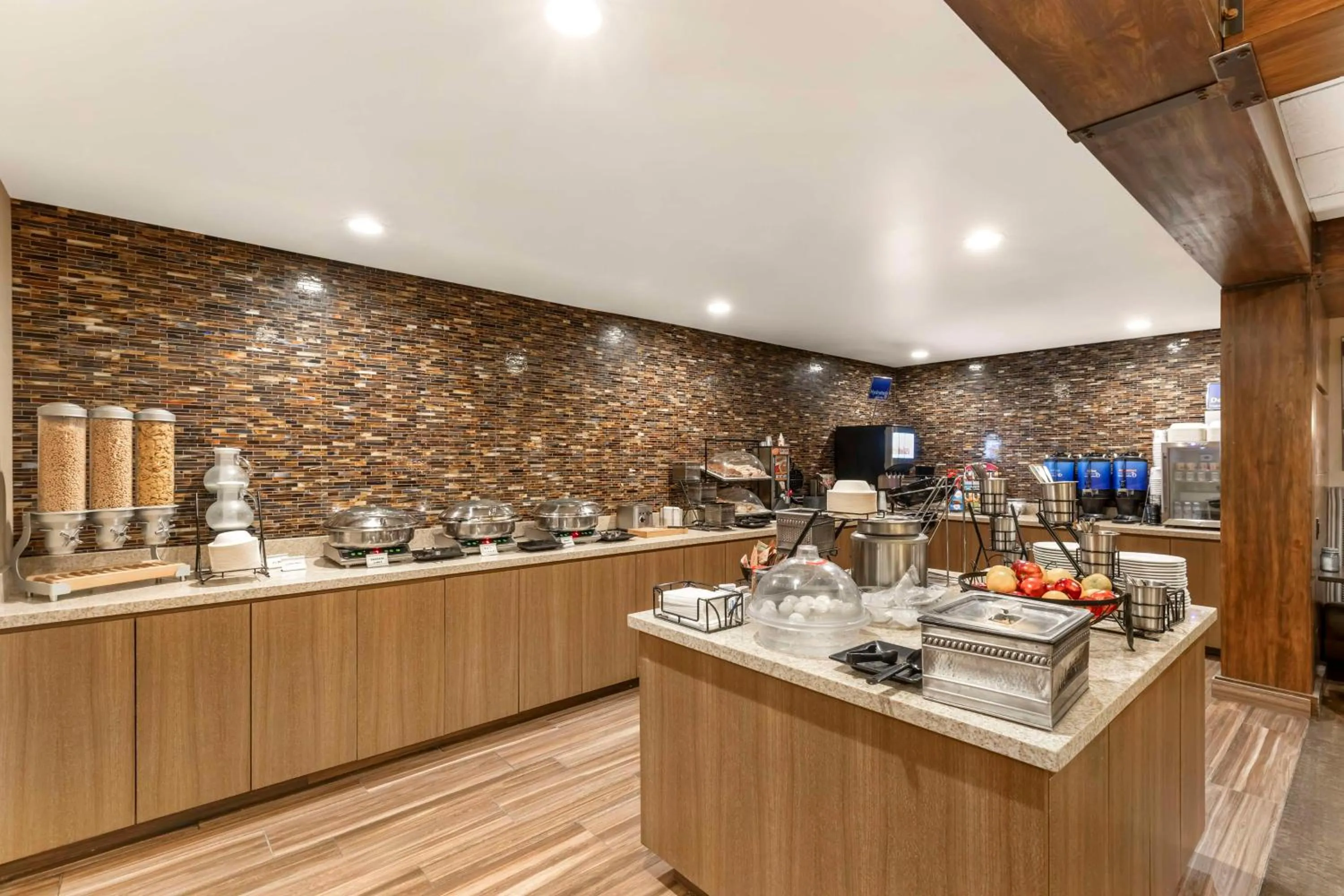 Breakfast in Best Western Cotton Tree Inn