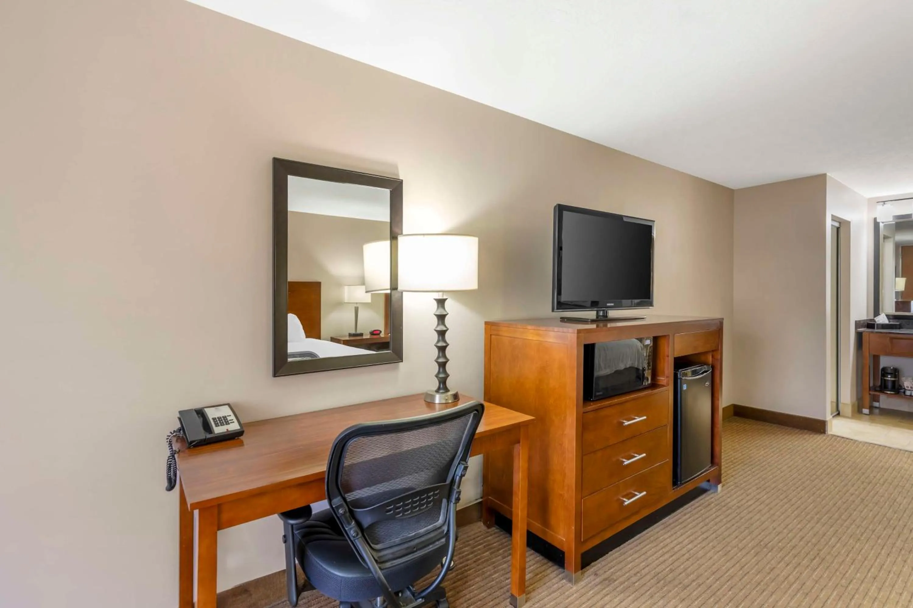 Bedroom in Best Western Cotton Tree Inn