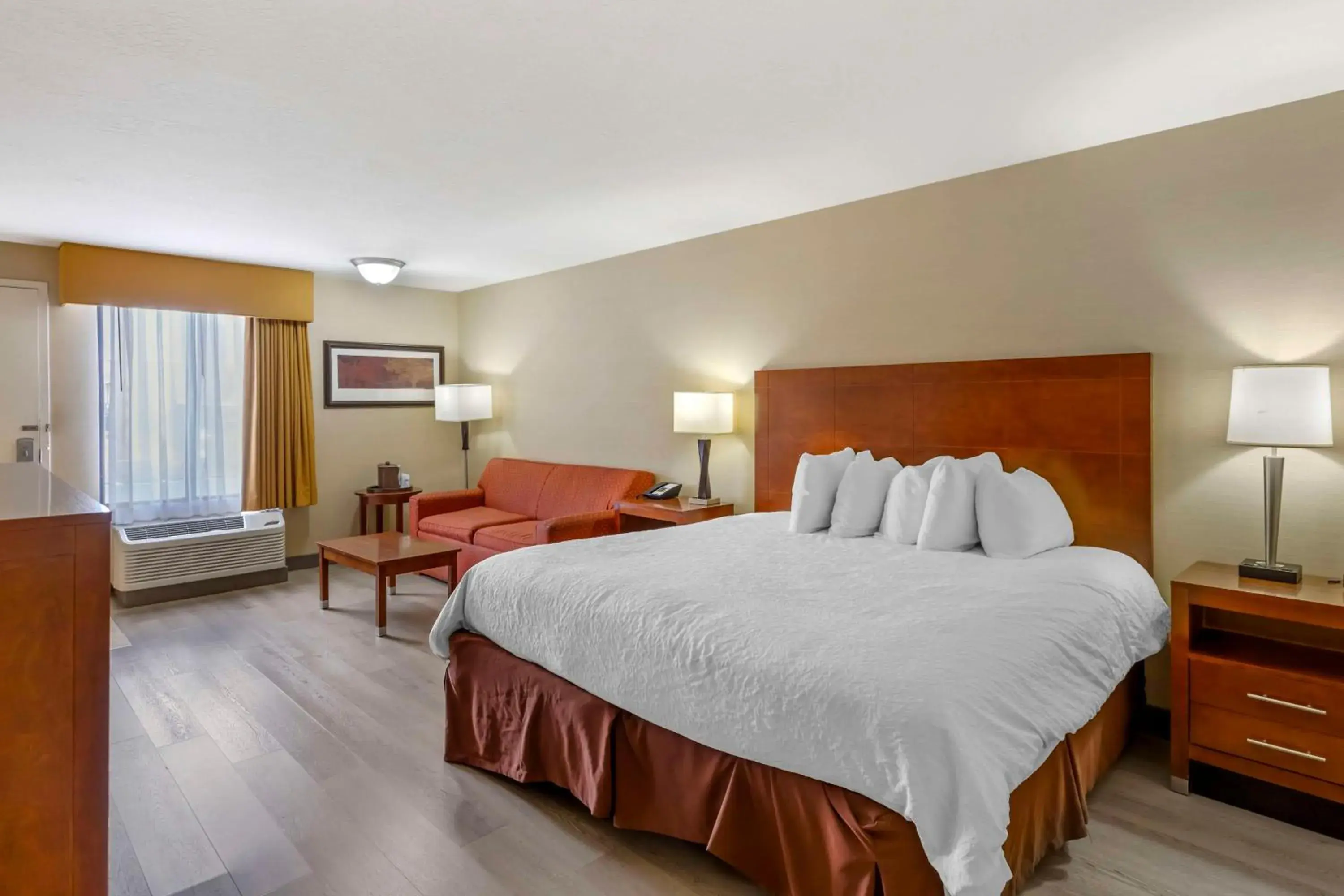 Bedroom, Bed in Best Western Cotton Tree Inn Bedroom, Bed in Best Western Cotton Tree Inn