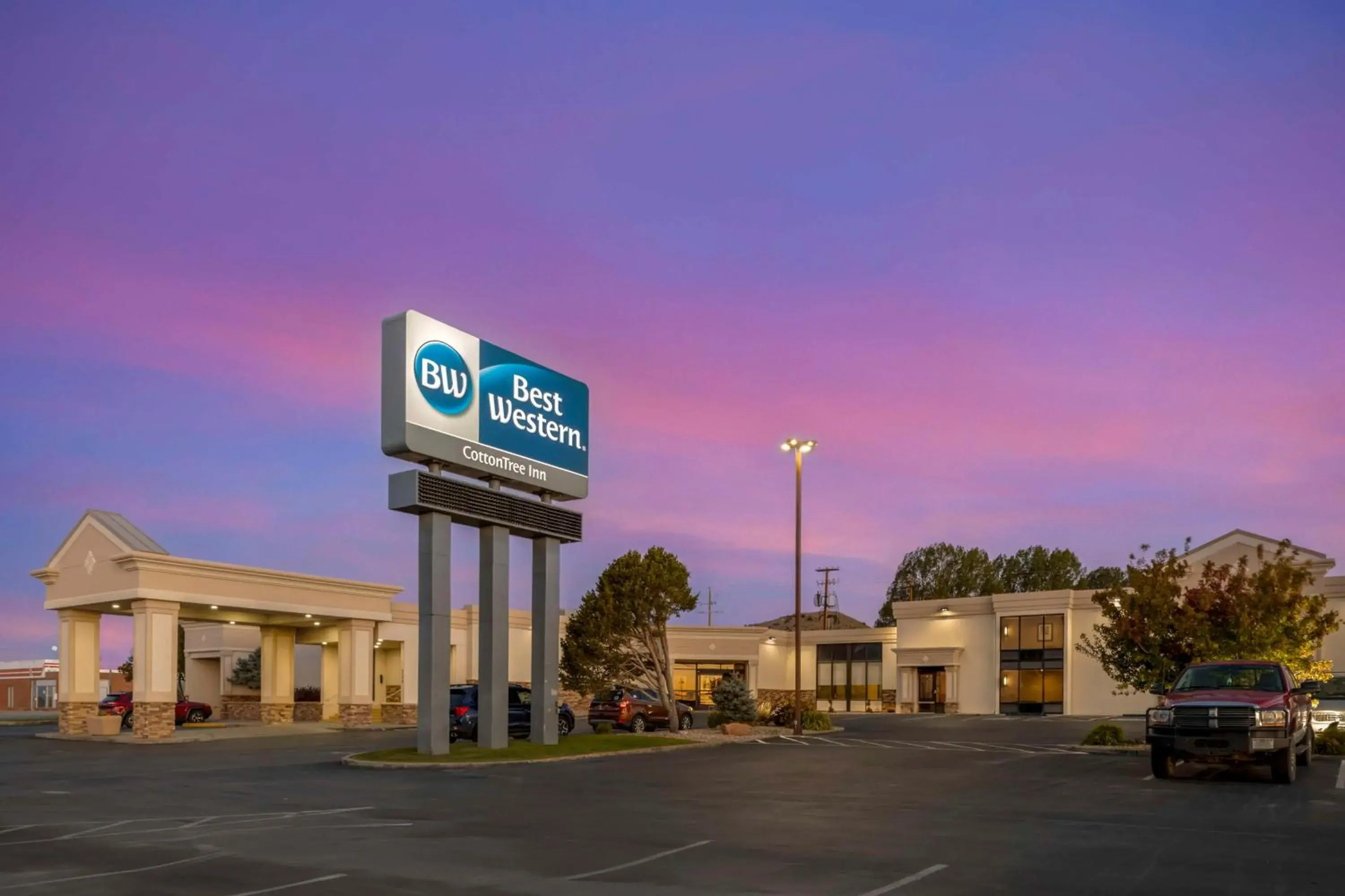 Property building in Best Western Cotton Tree Inn Property building in Best Western Cotton Tree Inn