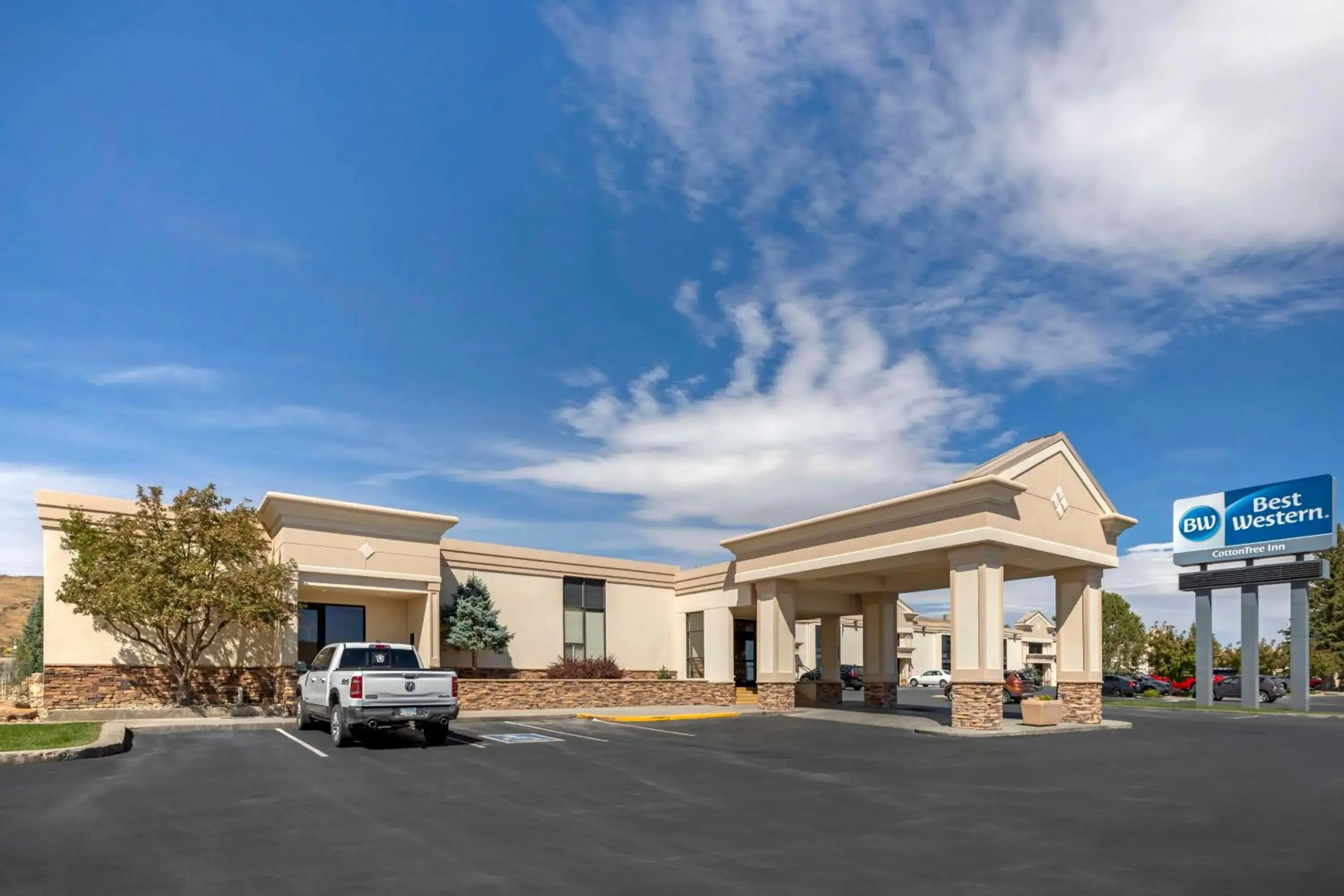 Property building in Best Western Cotton Tree Inn Property building in Best Western Cotton Tree Inn