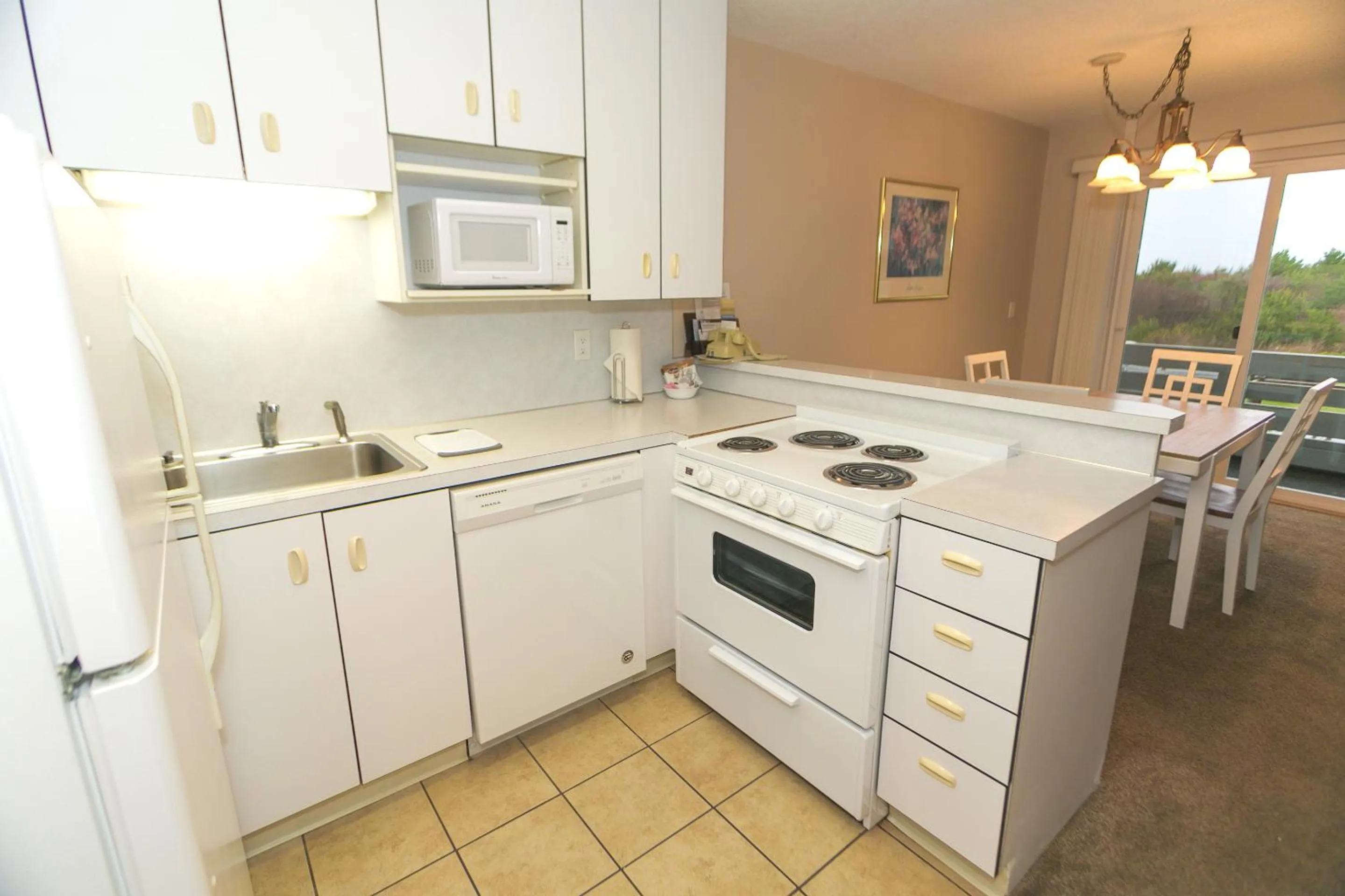 Kitchen or kitchenette in Grey Gull