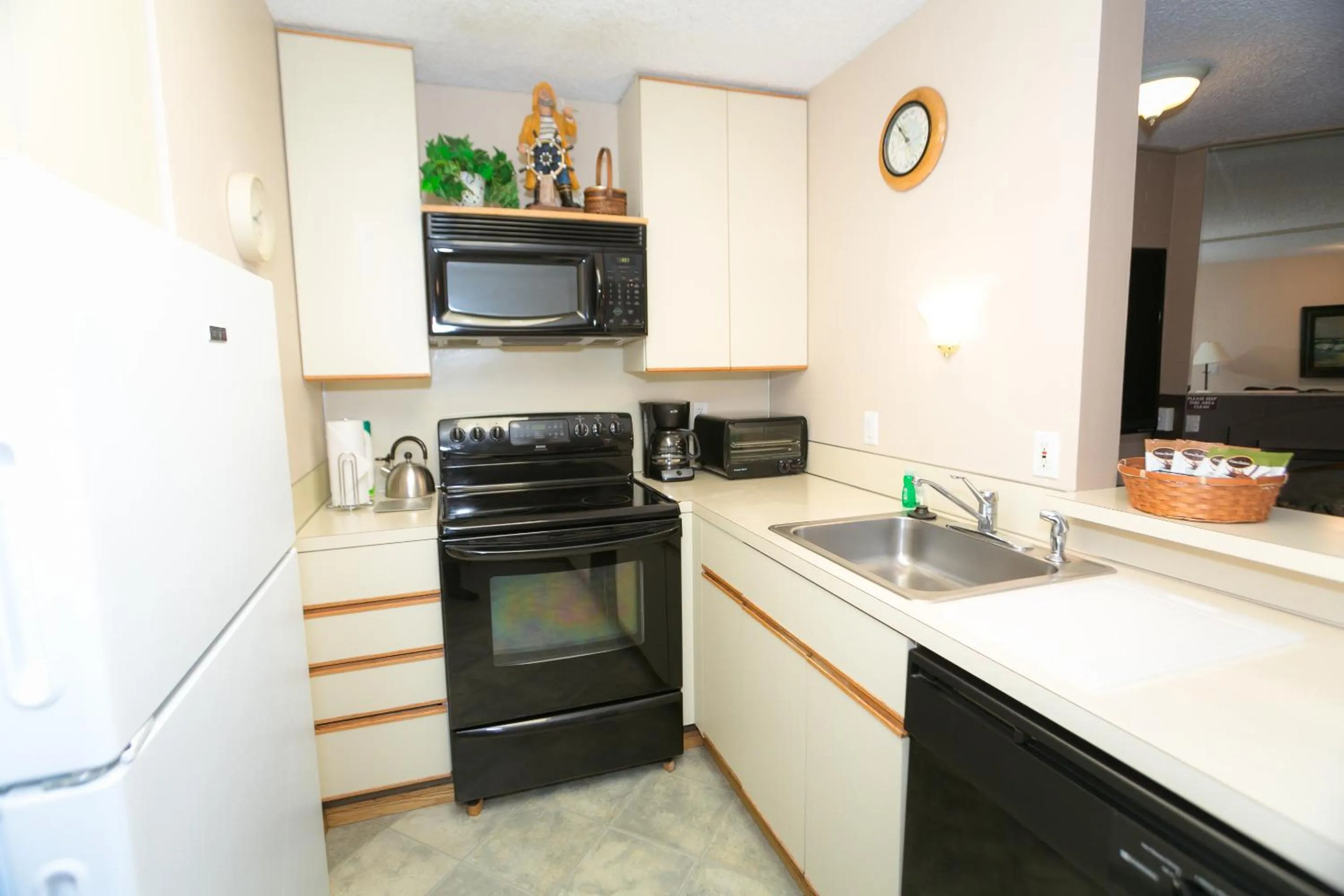 Kitchen or kitchenette in Grey Gull