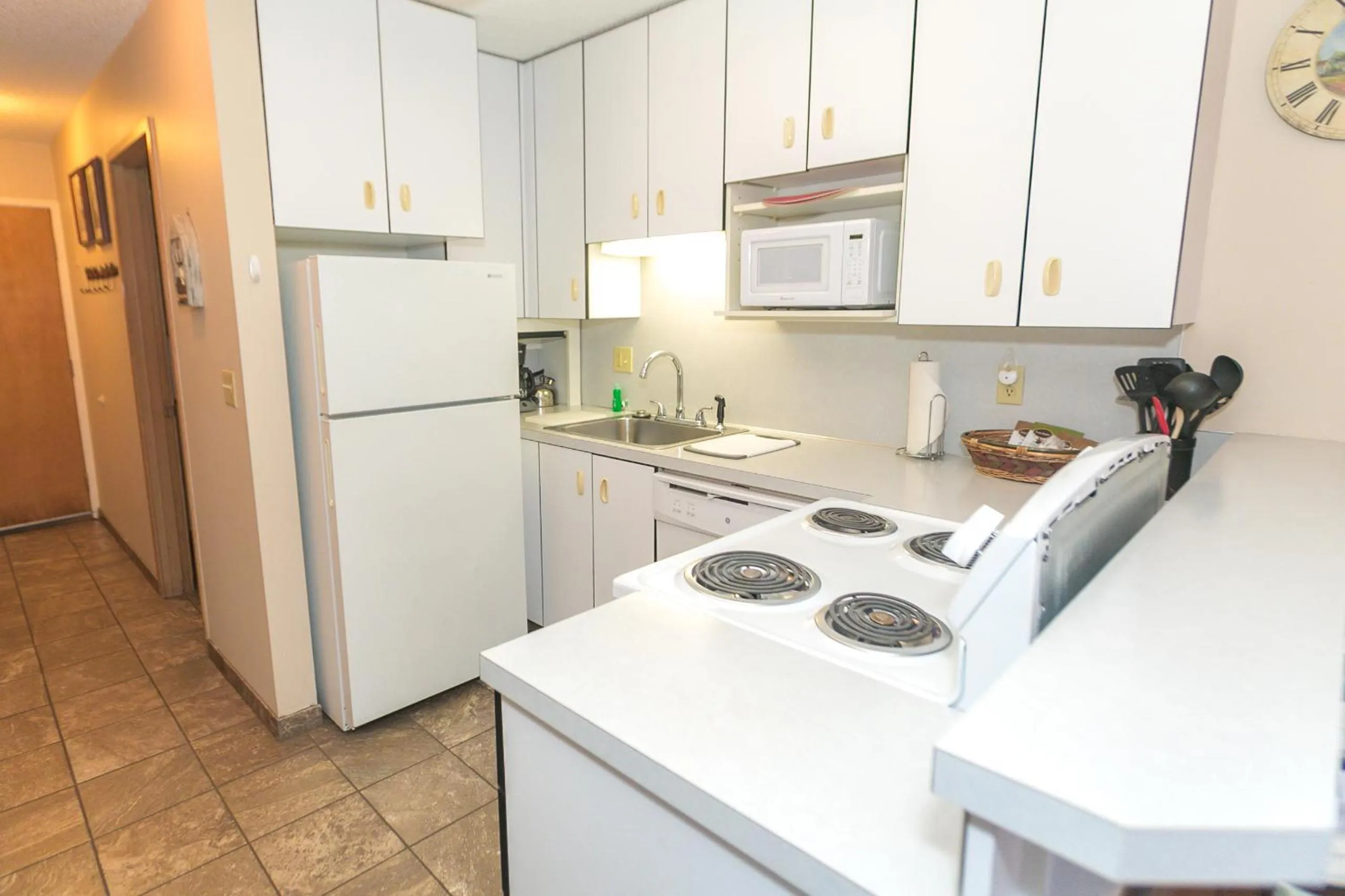 Kitchen or kitchenette in Grey Gull