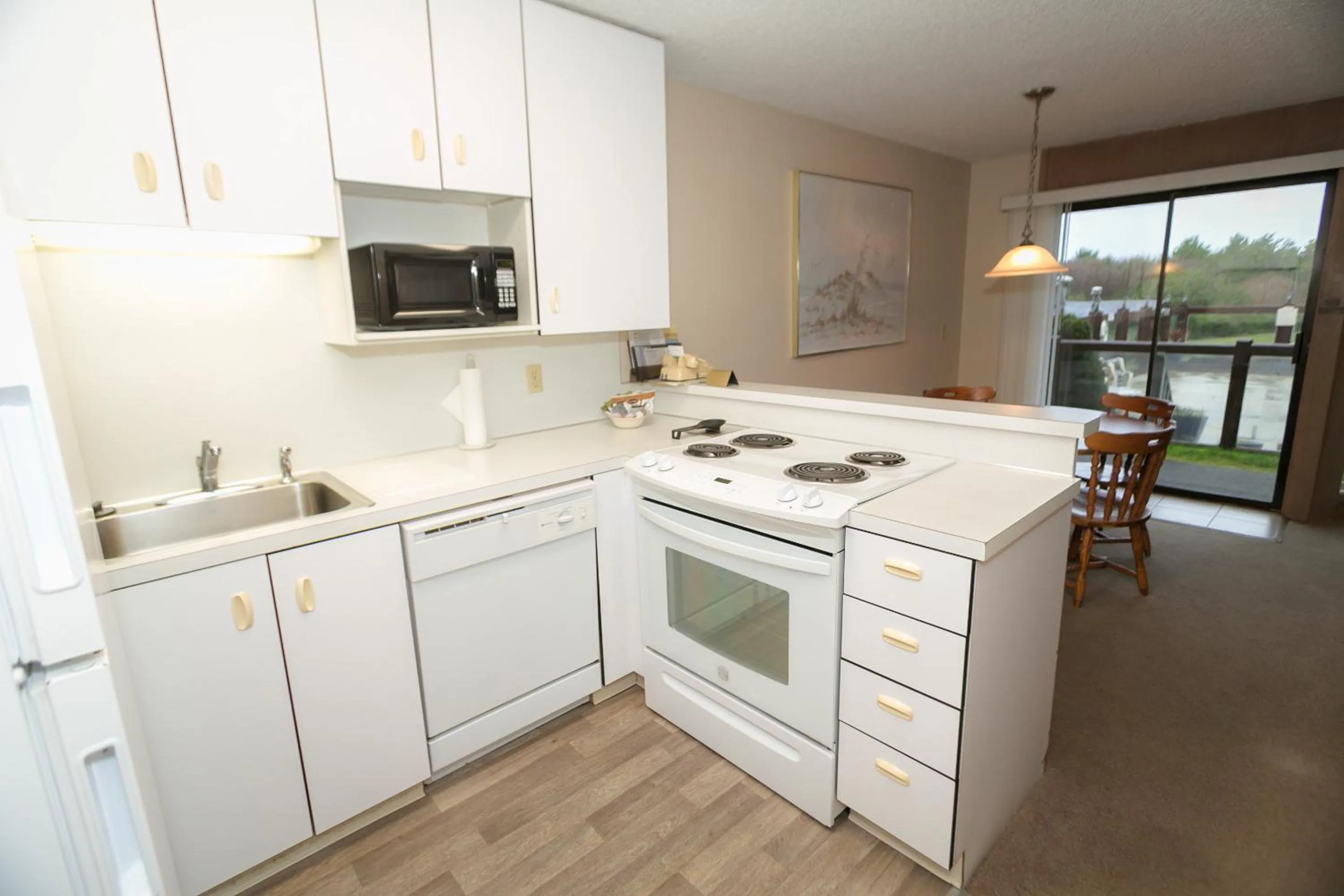 Kitchen or kitchenette in Grey Gull