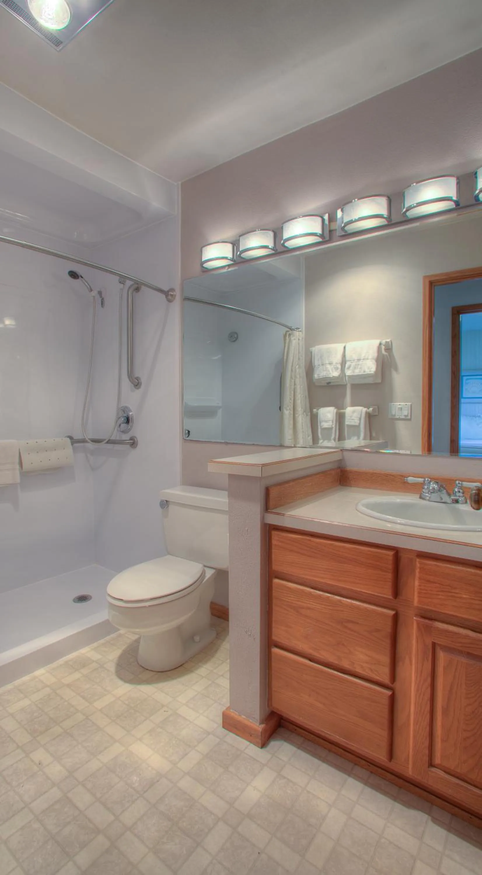 Bathroom in Grey Gull