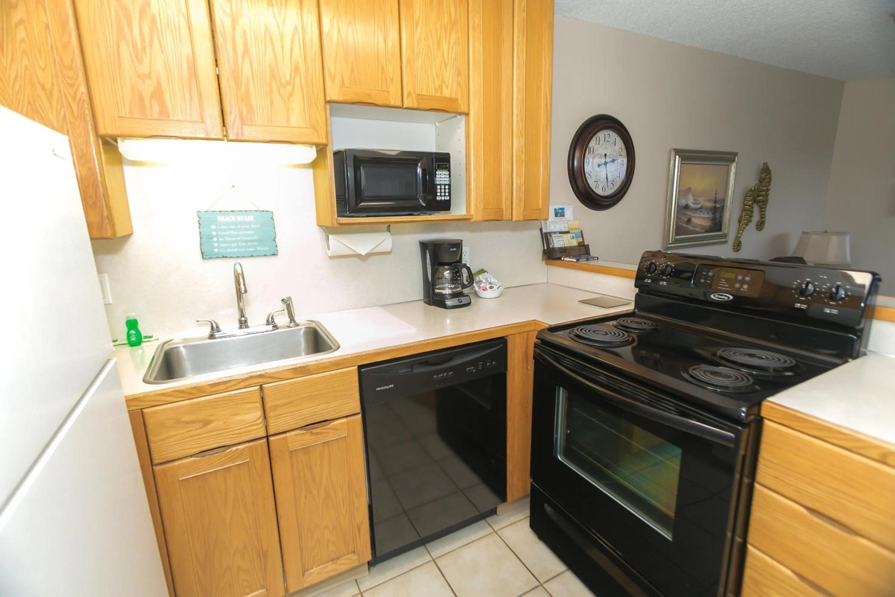 Kitchen or kitchenette in Grey Gull