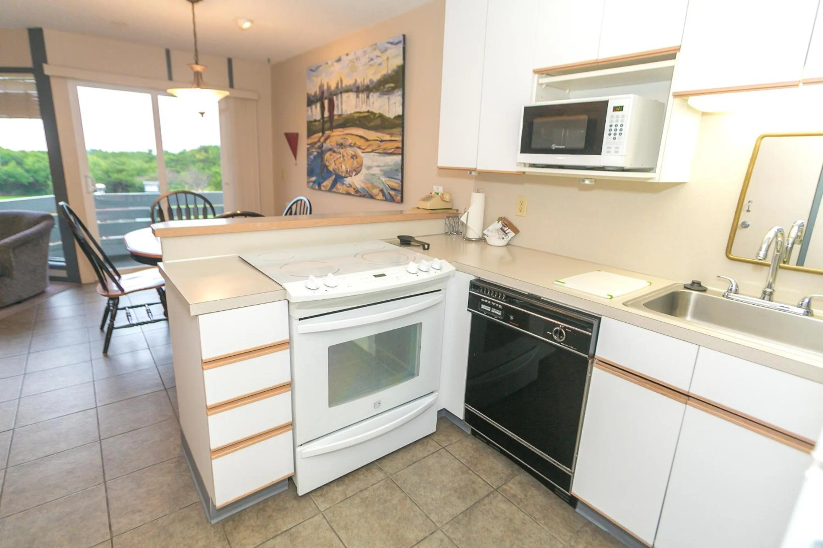 Kitchen or kitchenette in Grey Gull