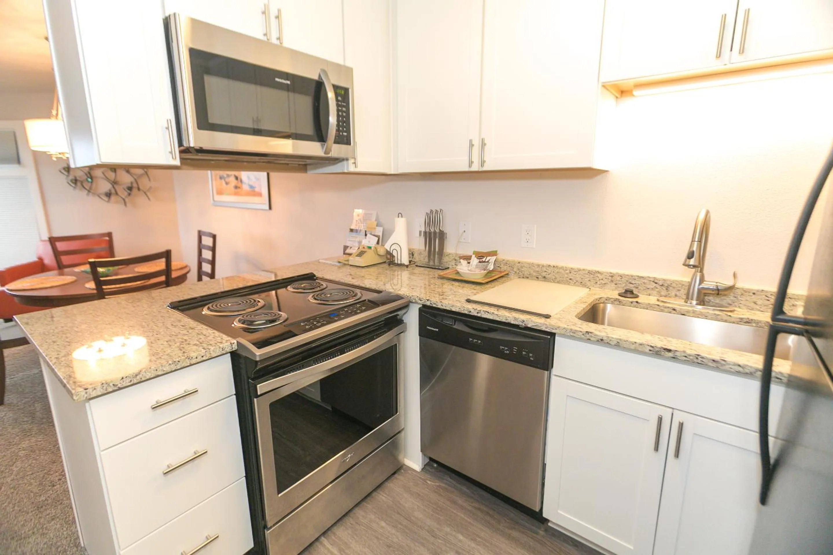 Kitchen or kitchenette in Grey Gull