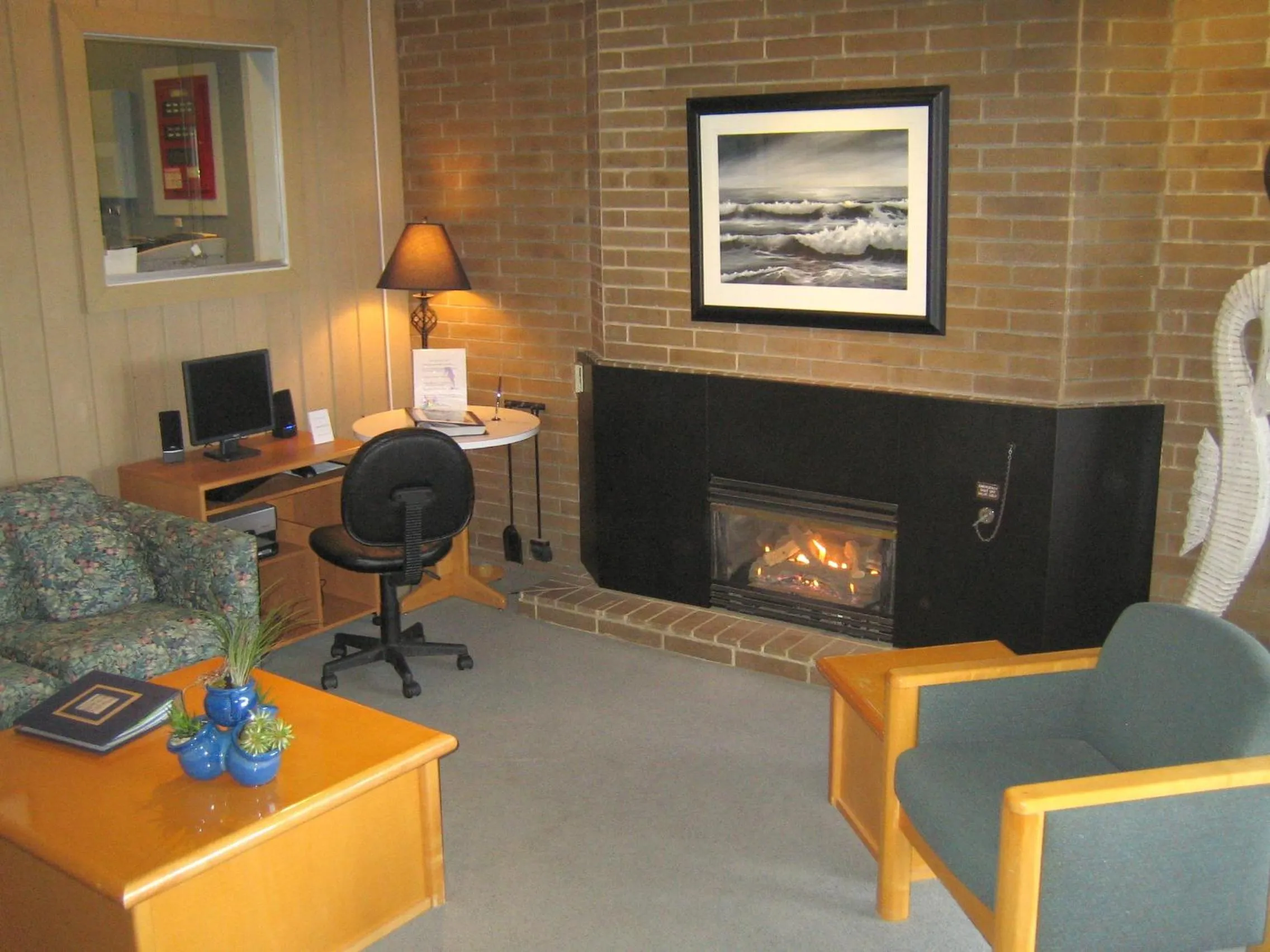 Communal lounge/ TV room in Grey Gull