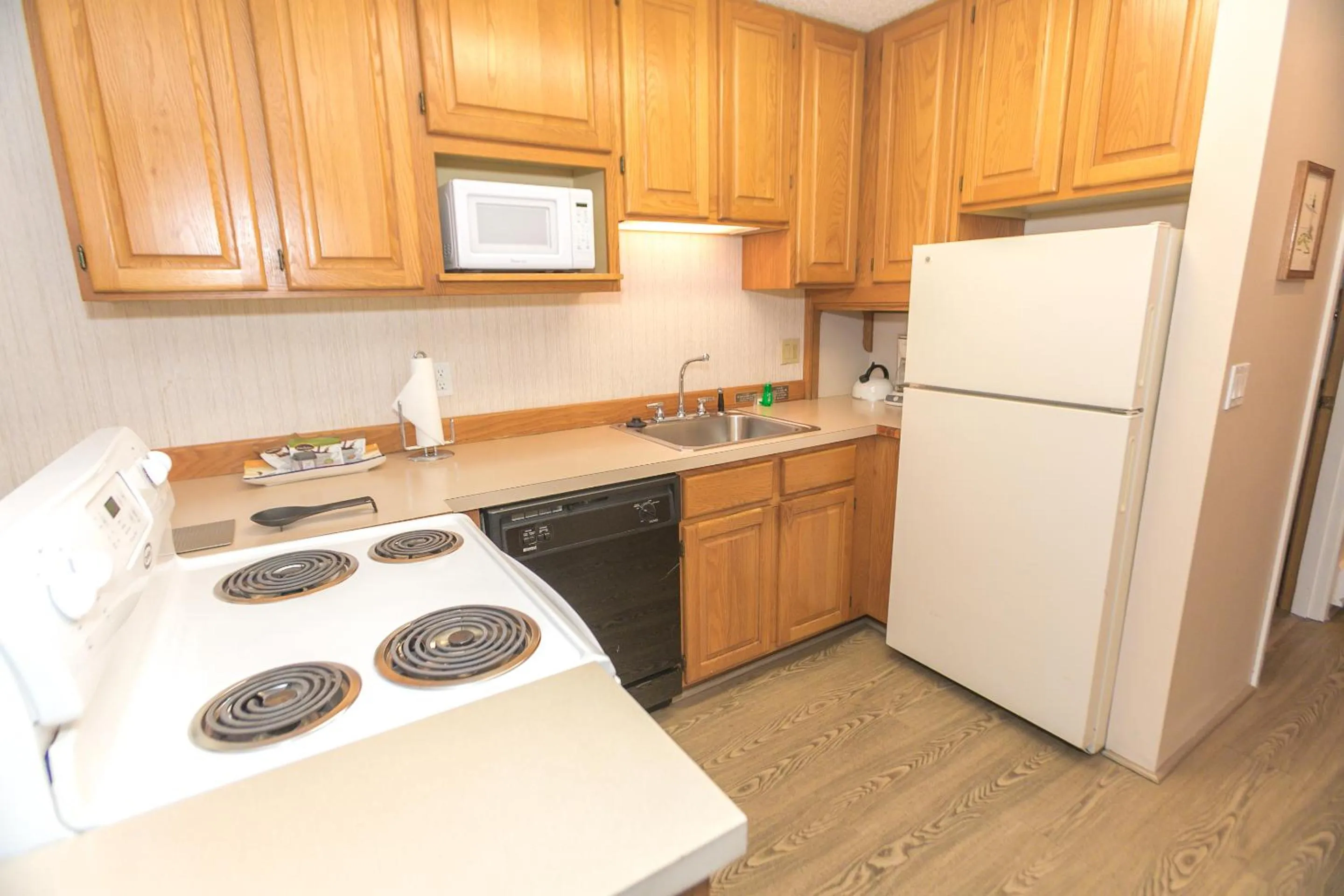 Kitchen or kitchenette in Grey Gull