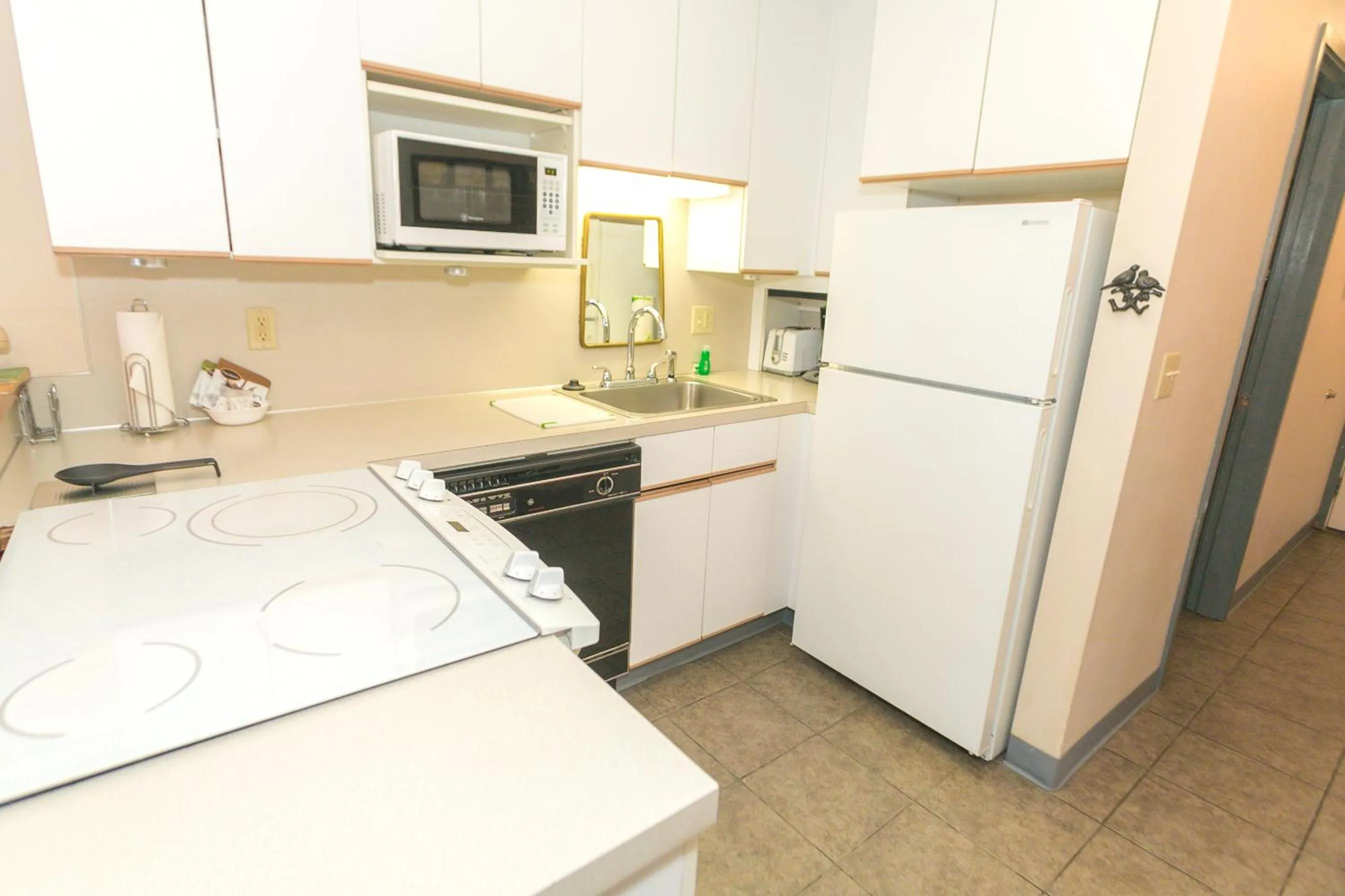 Kitchen or kitchenette in Grey Gull