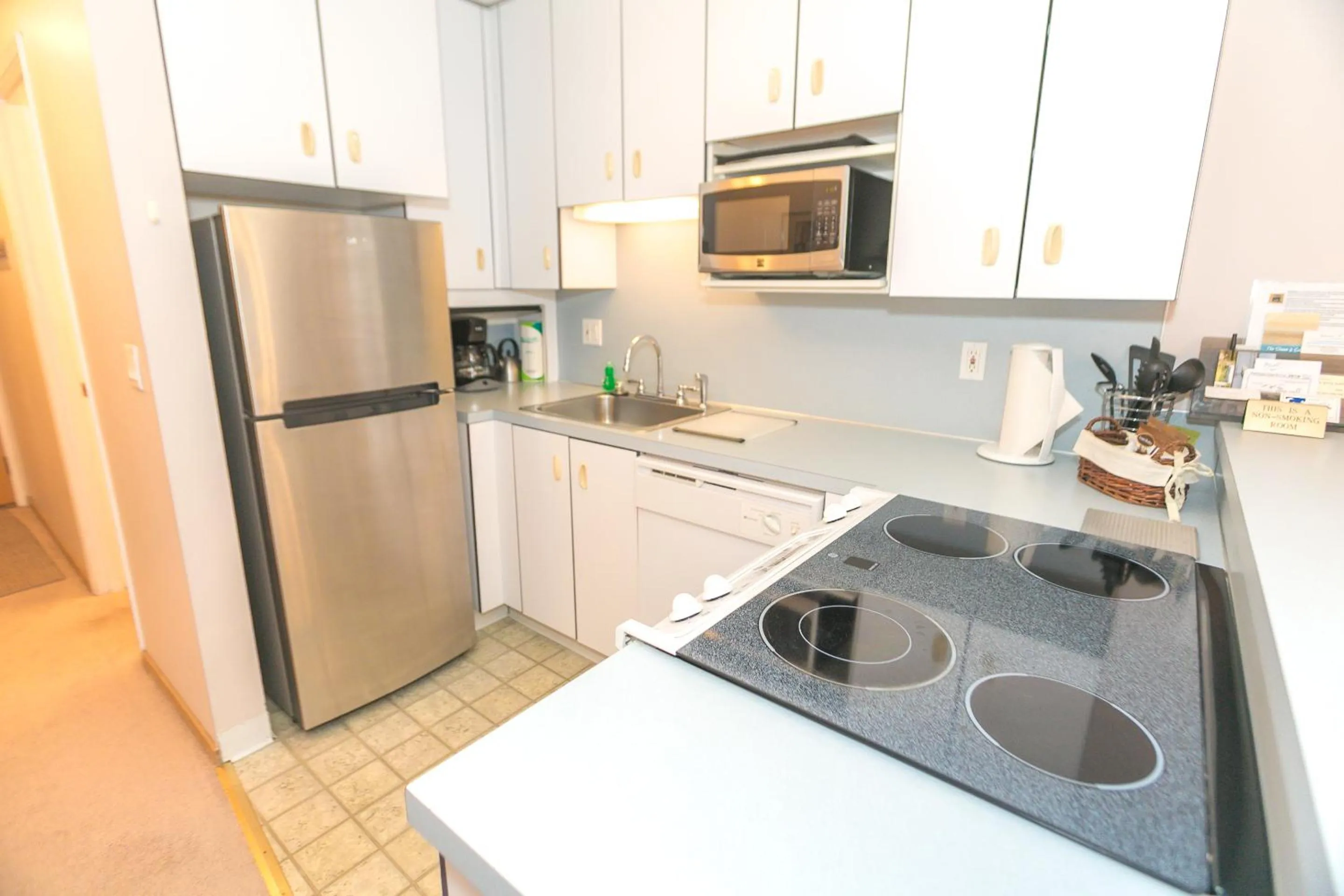 Kitchen or kitchenette in Grey Gull