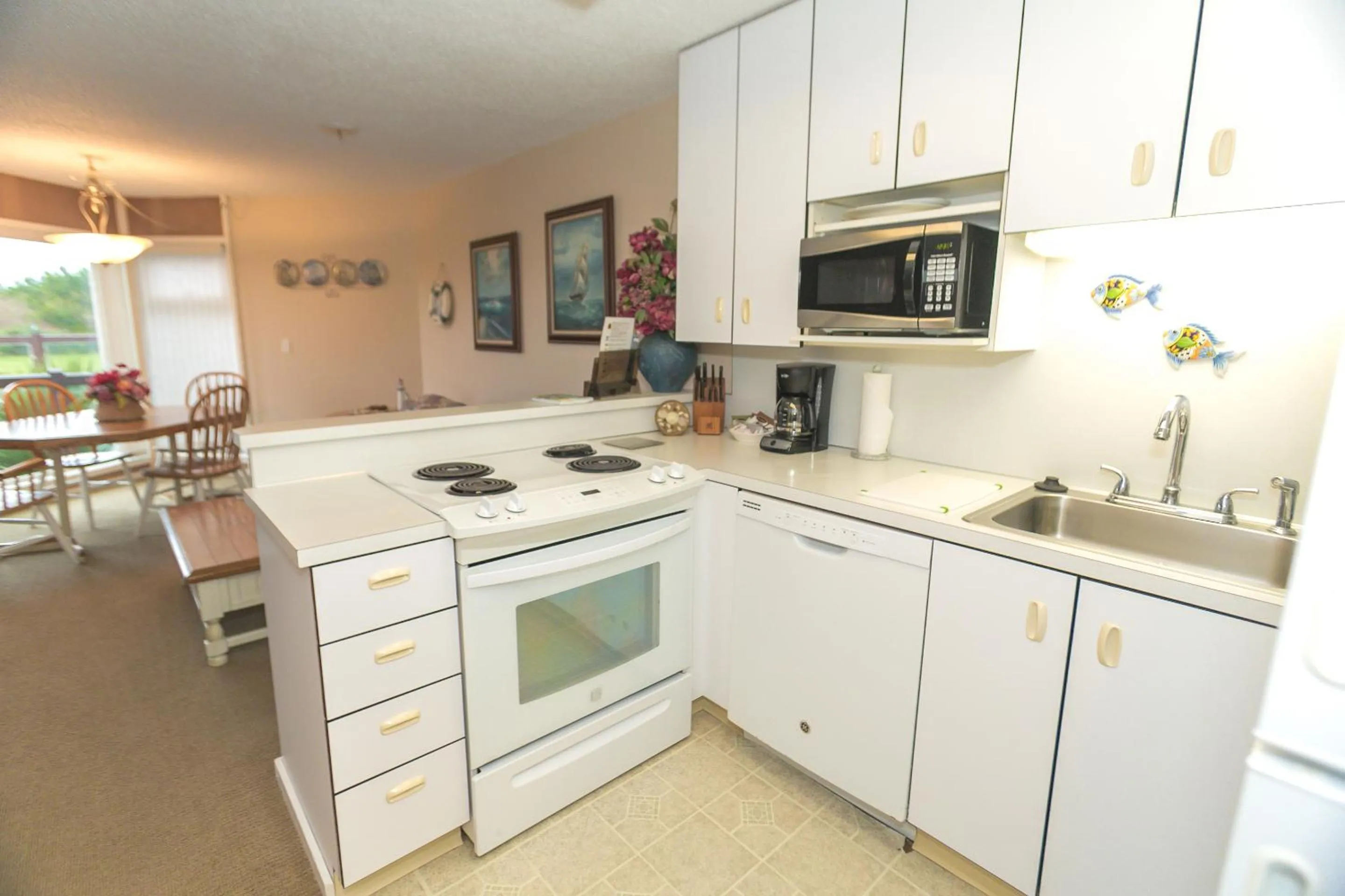 Kitchen or kitchenette in Grey Gull