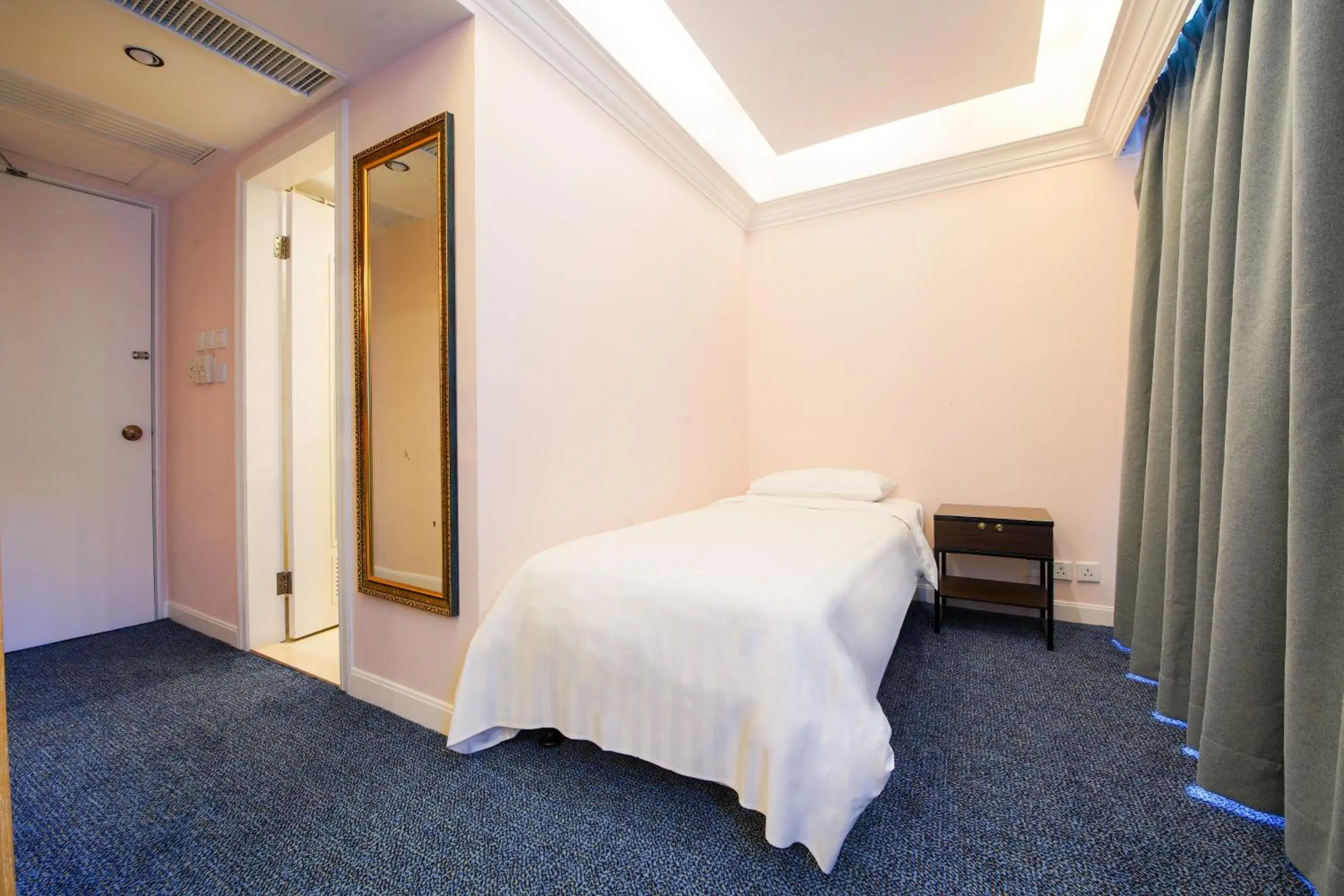 Property building, Bed in Warwick Hotel Cheung Chau Property building, Bed in Warwick Hotel Cheung Chau