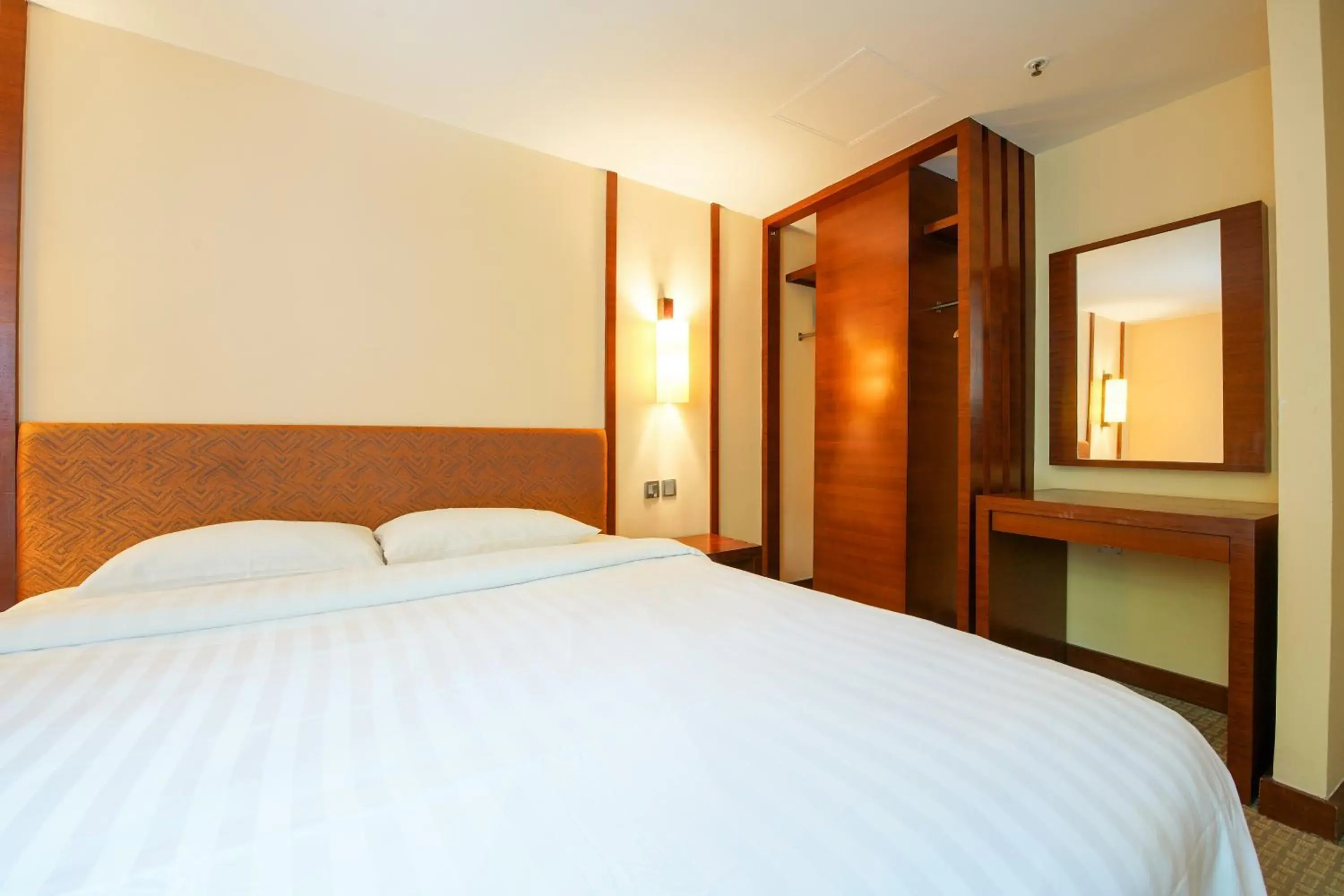 Double Room with Hill View in Warwick Hotel Cheung Chau Double Room with Hill View in Warwick Hotel Cheung Chau