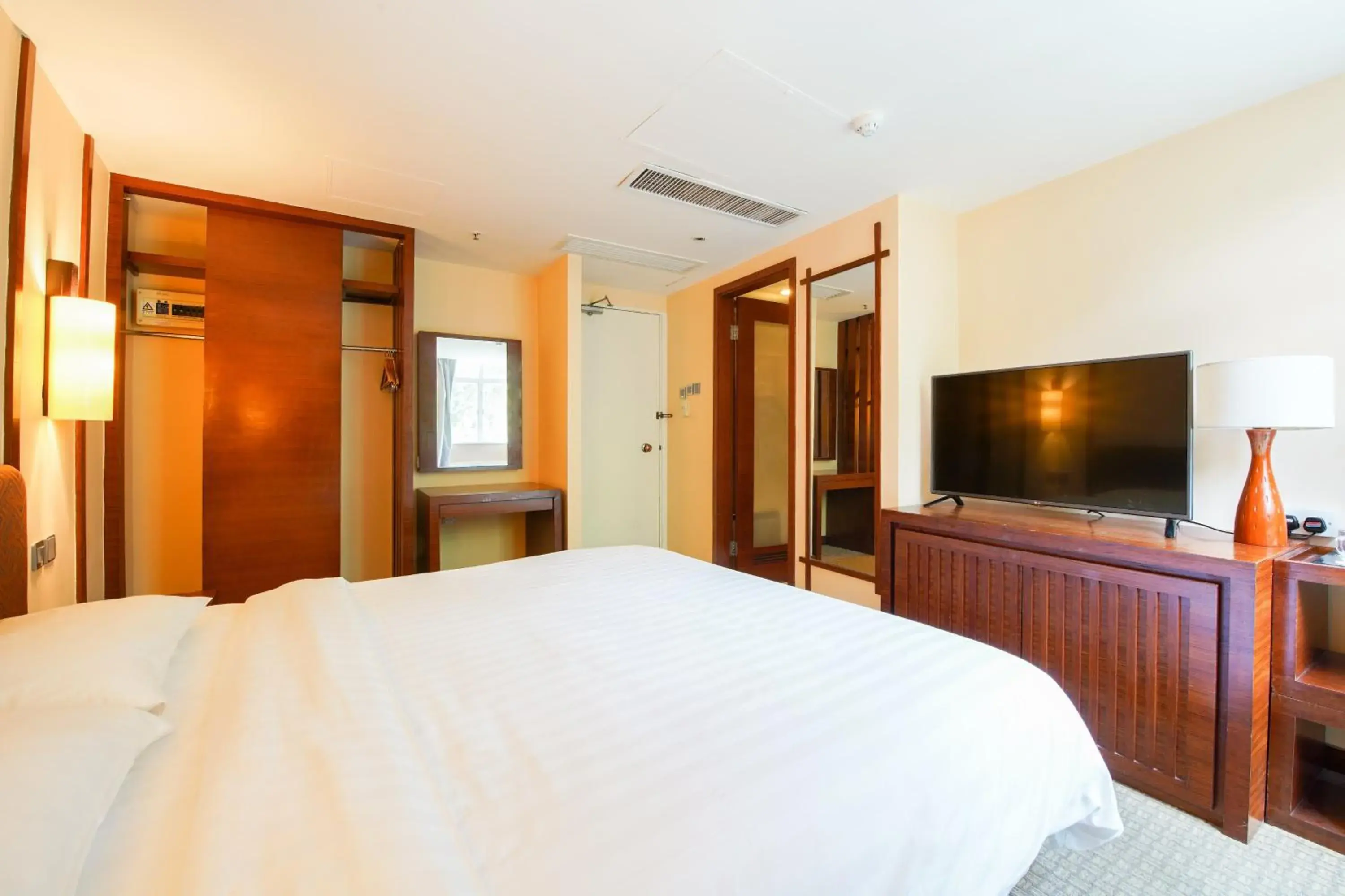 Property building, Bed in Warwick Hotel Cheung Chau Property building, Bed in Warwick Hotel Cheung Chau