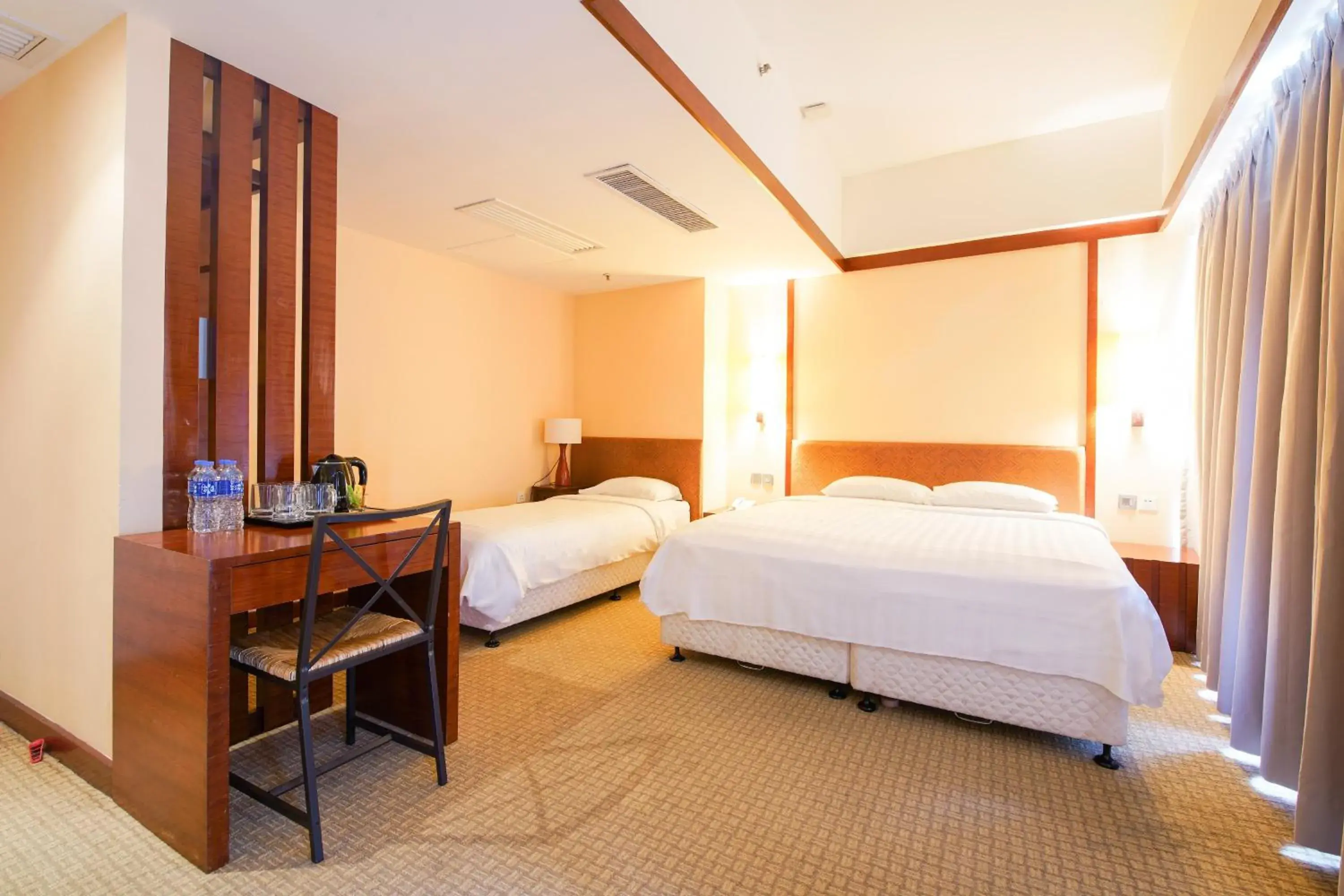 Property building, Bed in Warwick Hotel Cheung Chau Property building, Bed in Warwick Hotel Cheung Chau