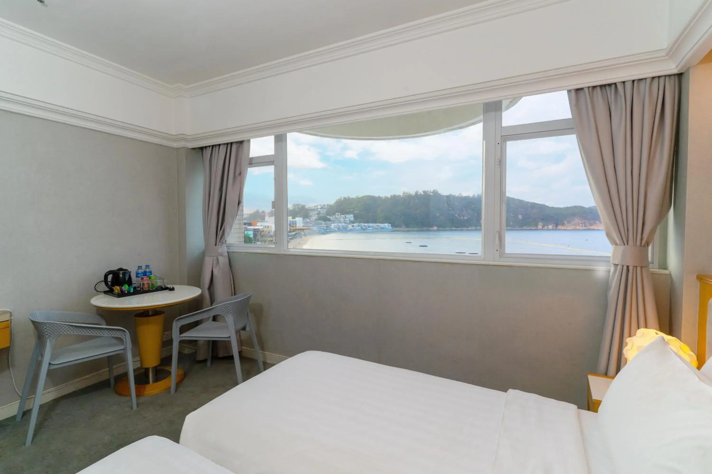 Property building, Bed in Warwick Hotel Cheung Chau Property building, Bed in Warwick Hotel Cheung Chau