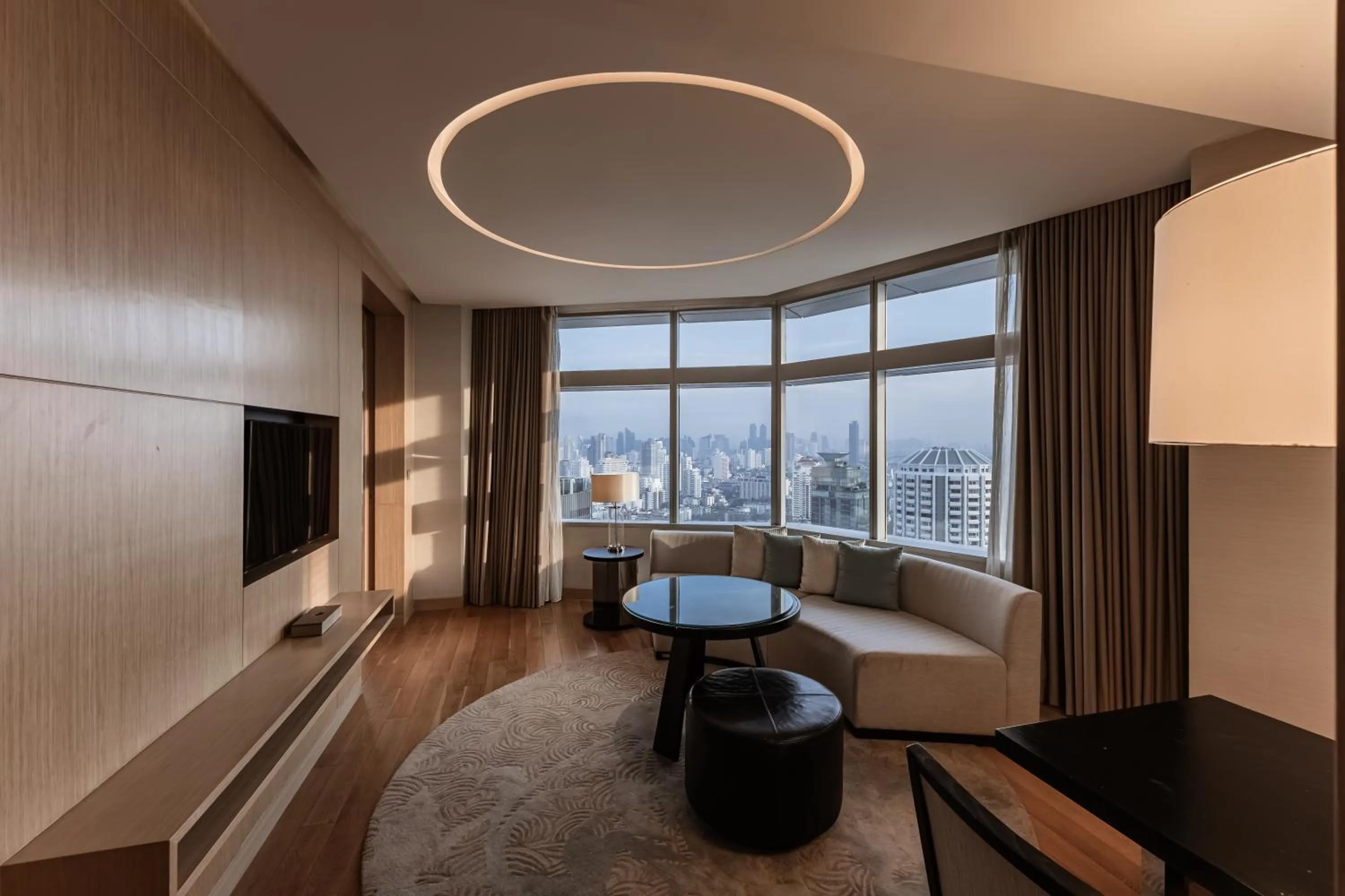 Living room in Bangkok Marriott Hotel Sukhumvit