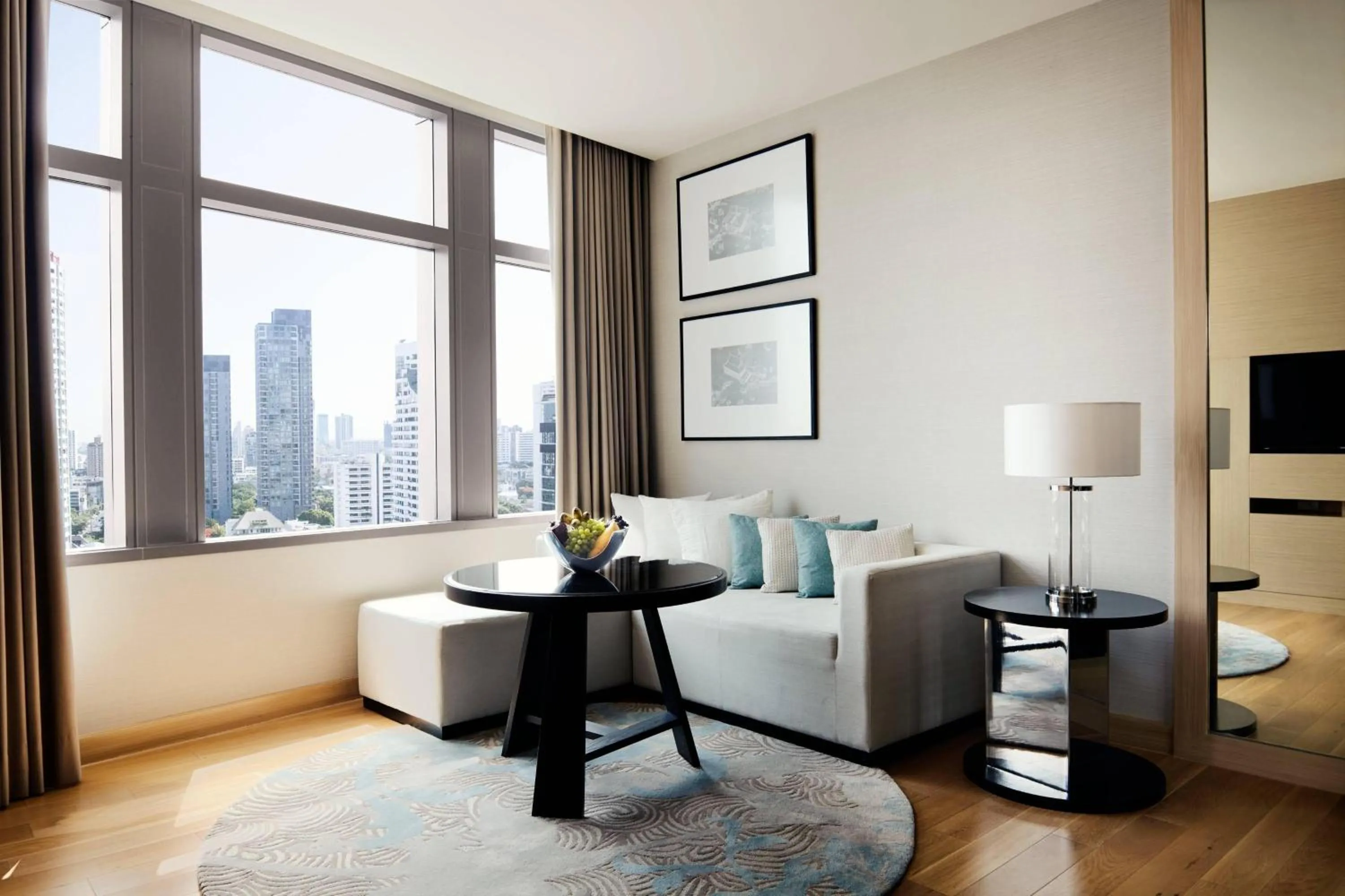 Living room in Bangkok Marriott Hotel Sukhumvit