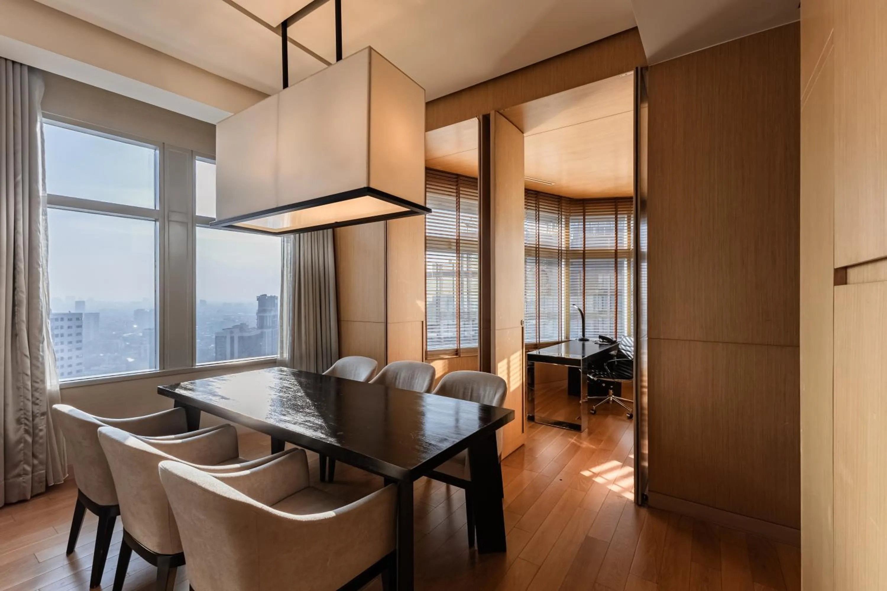 Dining area in Bangkok Marriott Hotel Sukhumvit