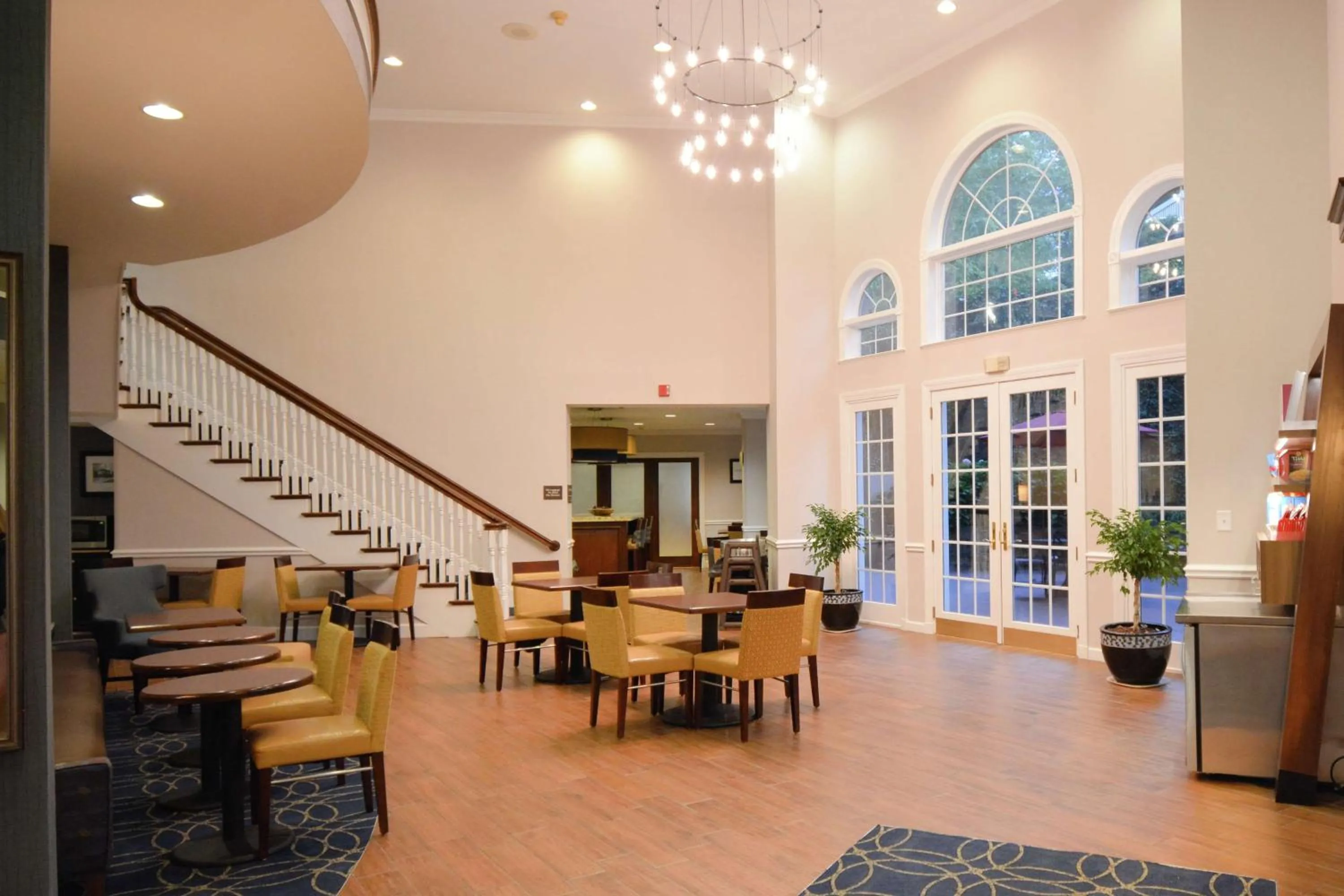 Breakfast in Hampton Inn Salem East - Electric Road