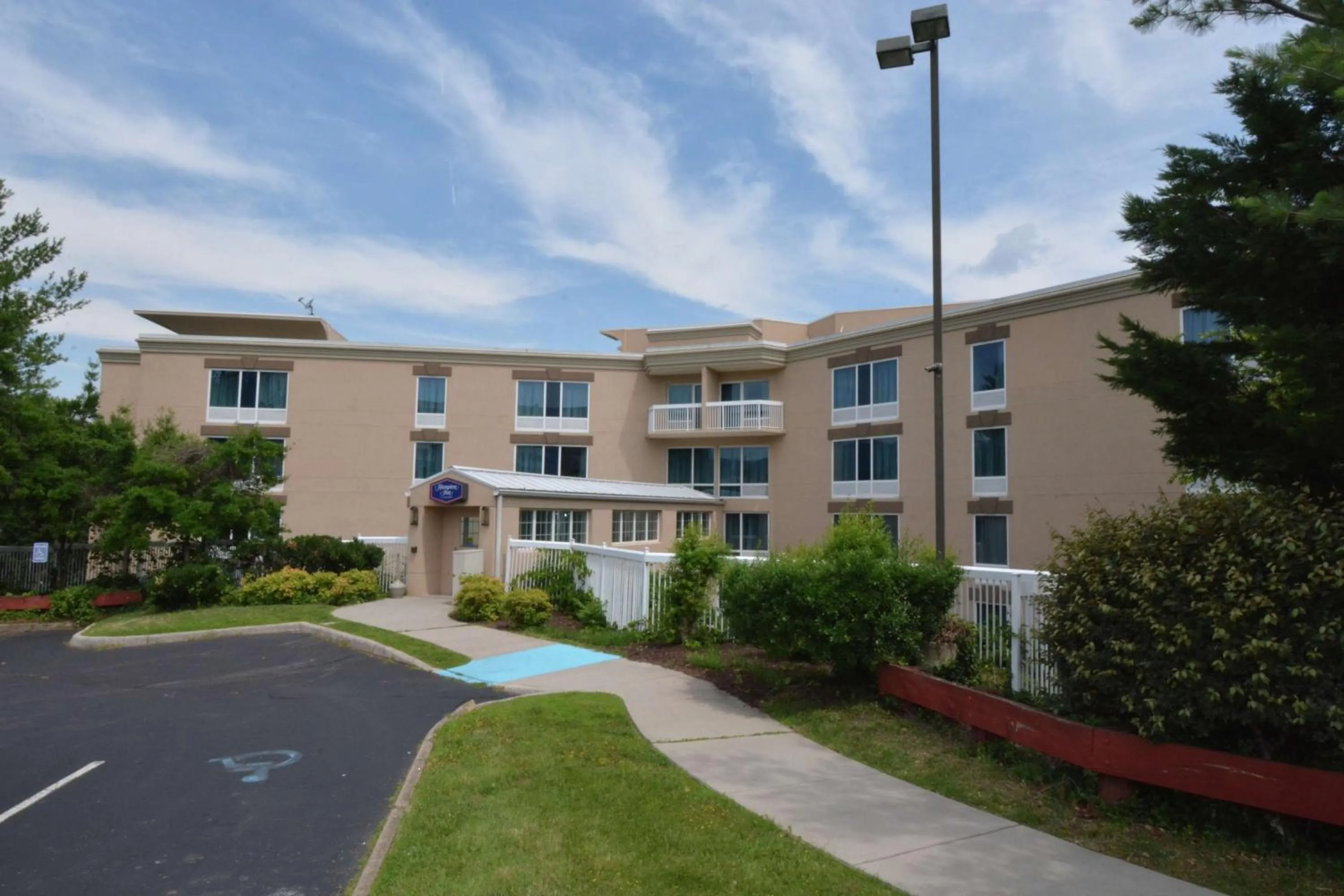 Property building in Hampton Inn Salem East - Electric Road