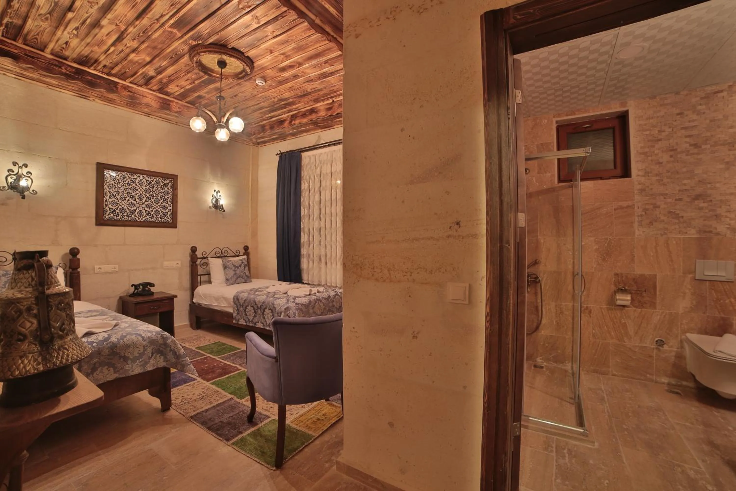 Photo of the whole room, Bed in Caravanserai Inn Hotel