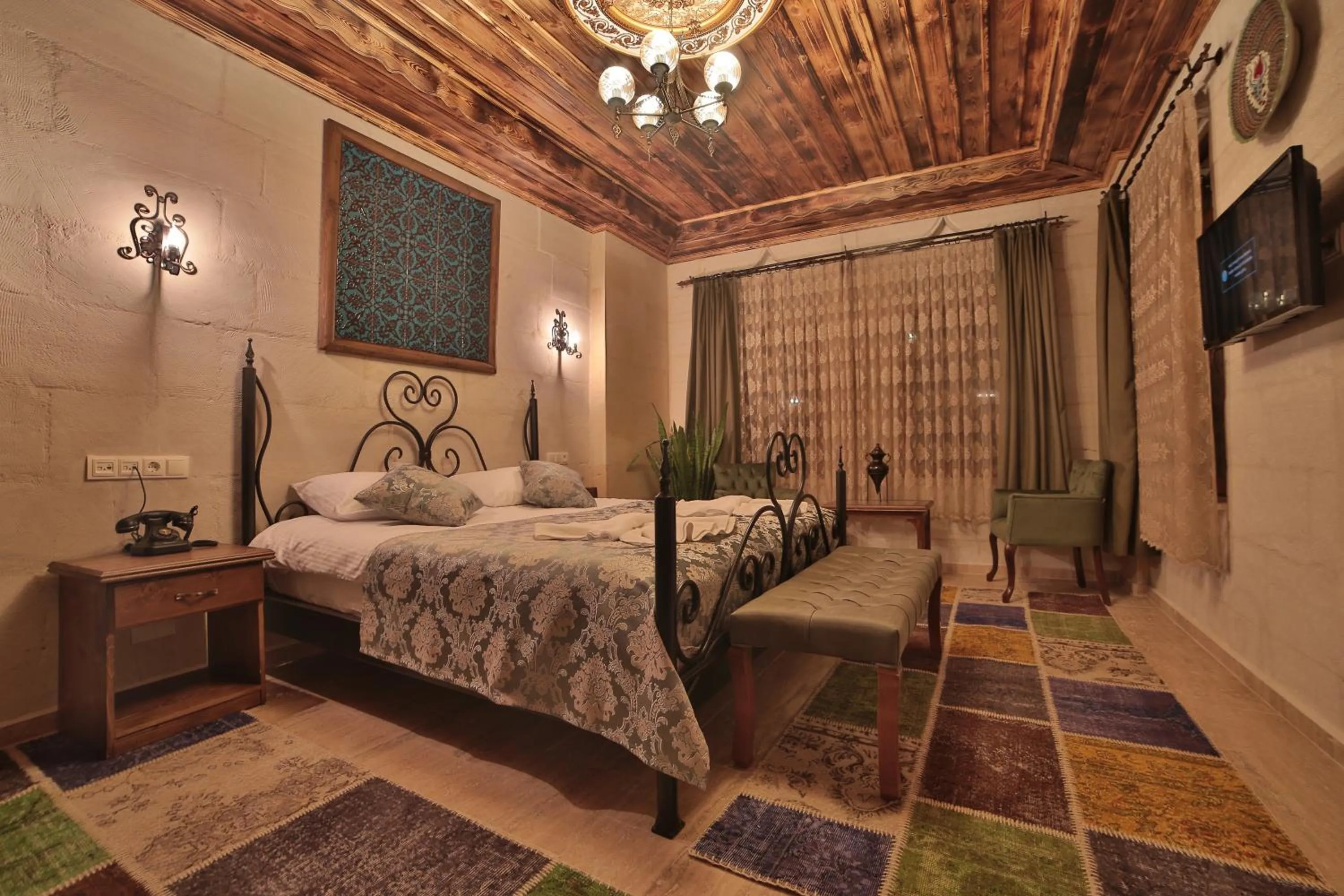 Bed in Caravanserai Inn Hotel
