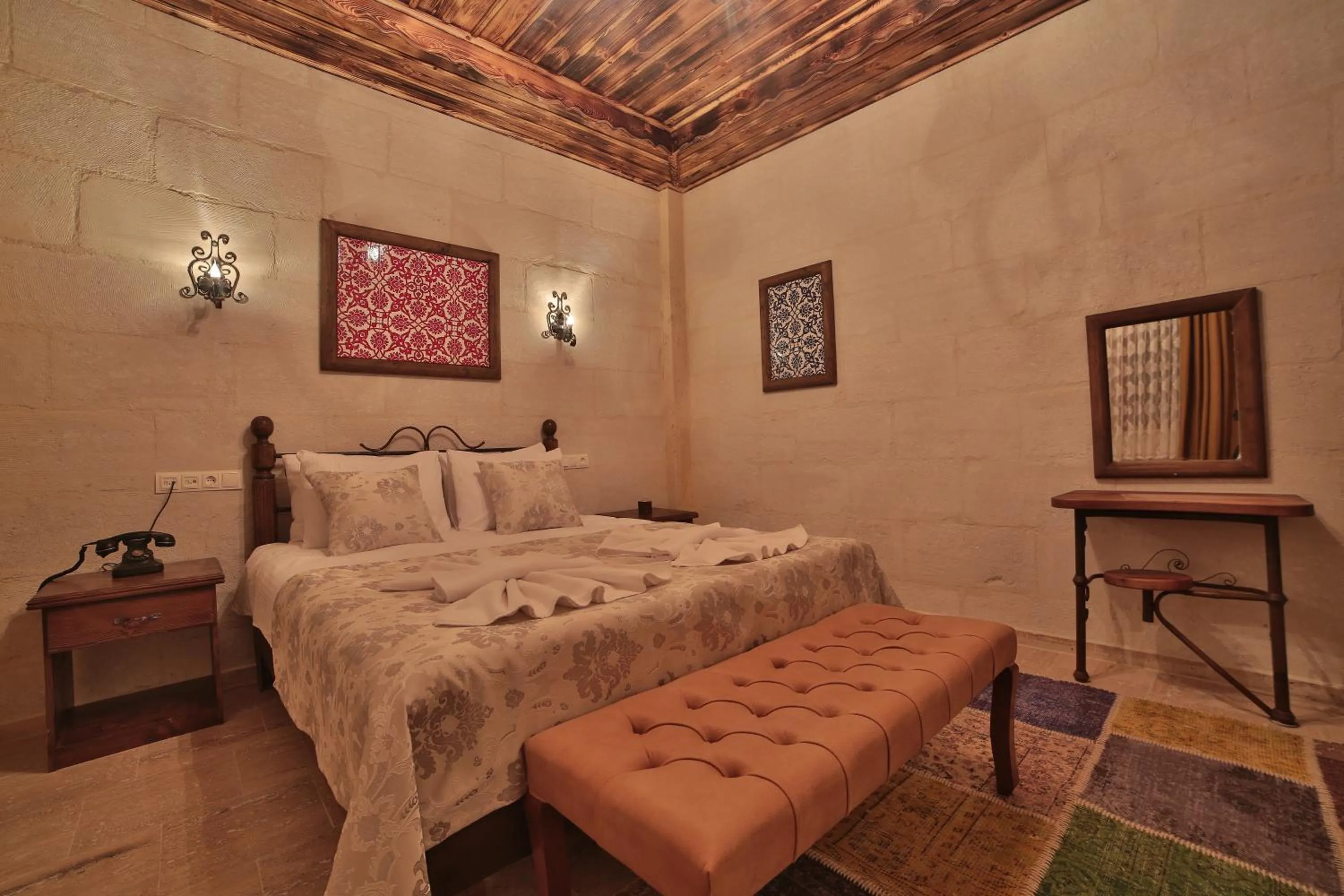 Bed in Caravanserai Inn Hotel