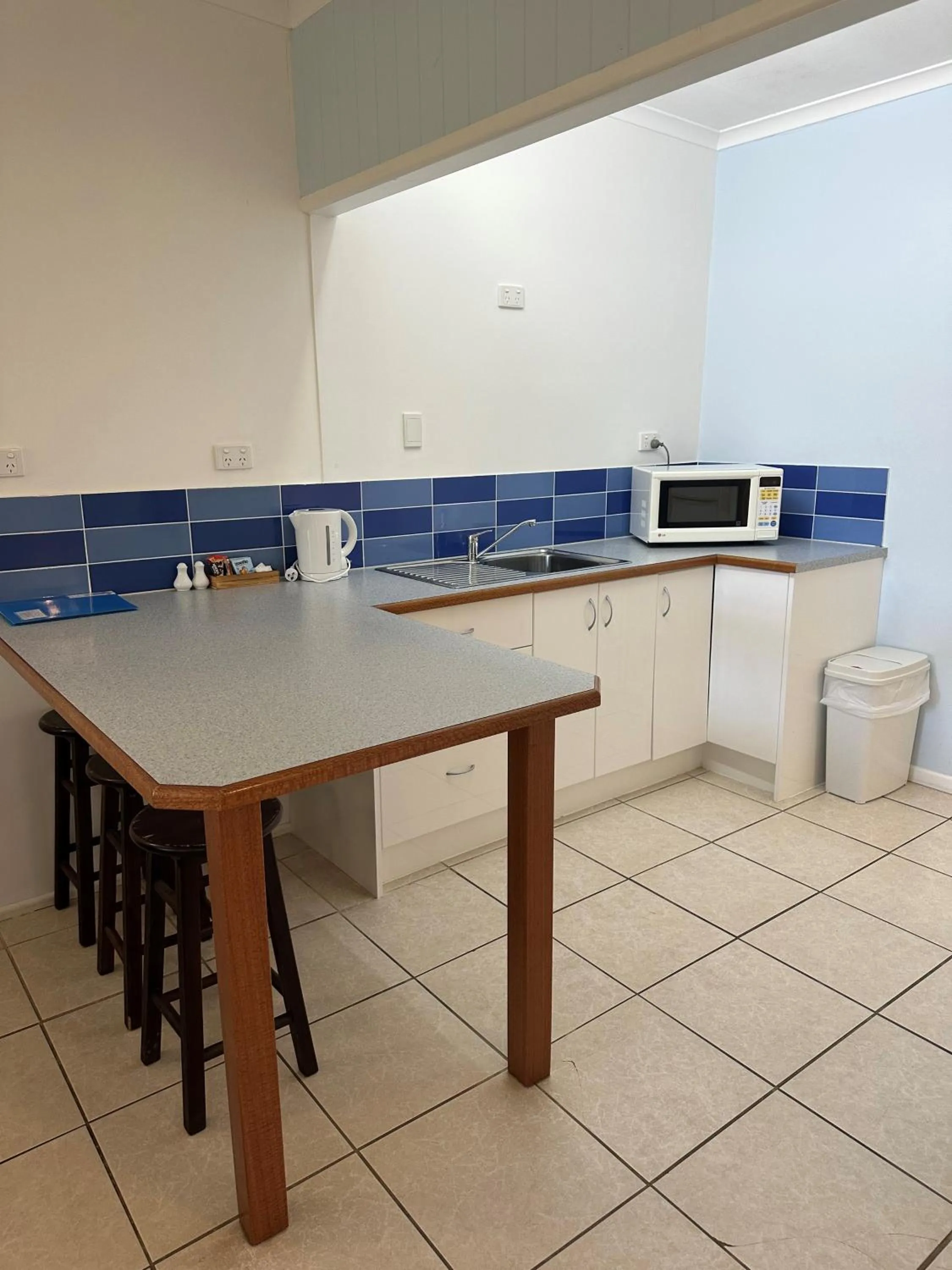 Cardwell Beachfront Motel