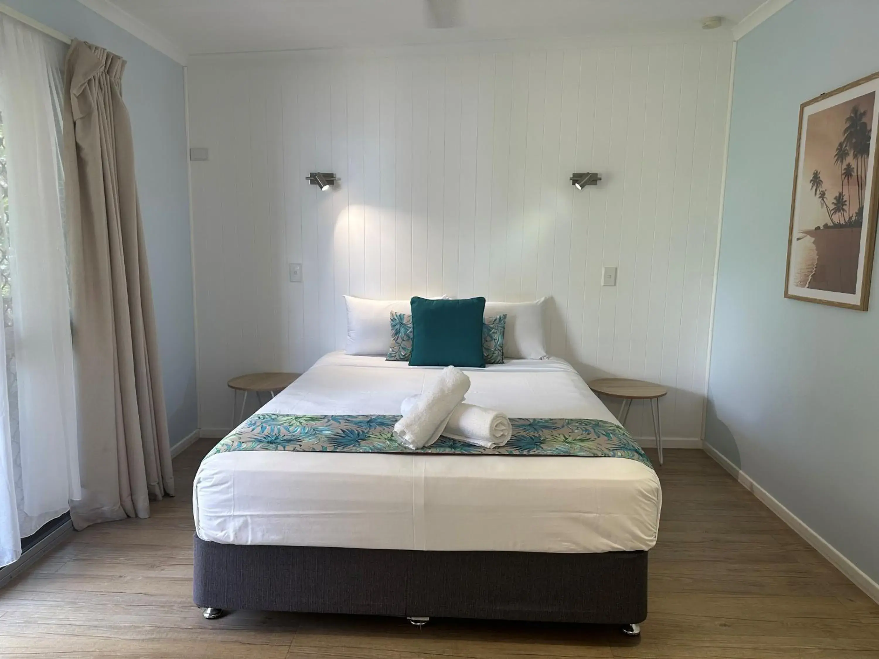 Queen Room with Ocean View in Cardwell Beachfront Motel Queen Room with Ocean View in Cardwell Beachfront Motel