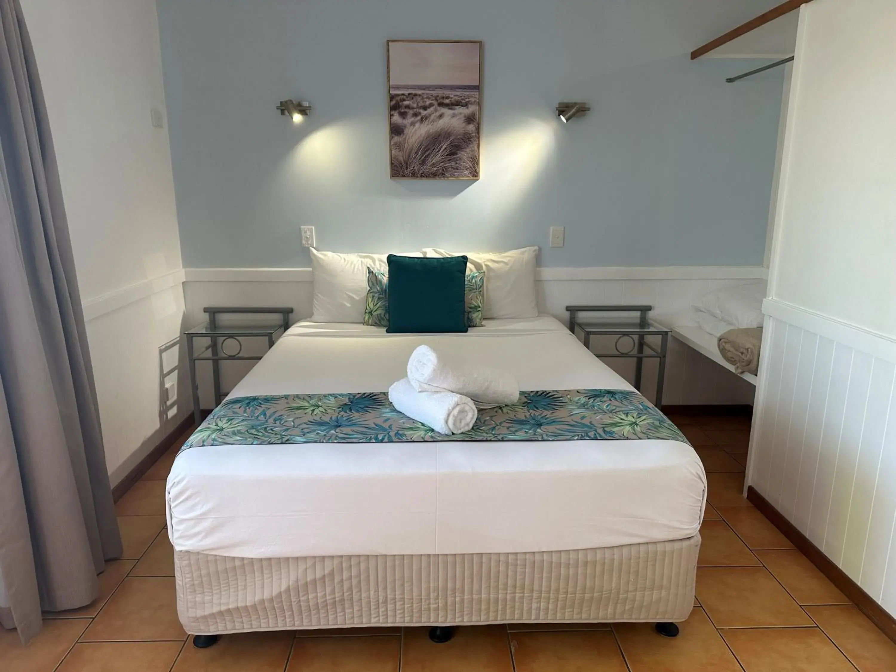 Family Room with Side Sea View in Cardwell Beachfront Motel Family Room with Side Sea View in Cardwell Beachfront Motel