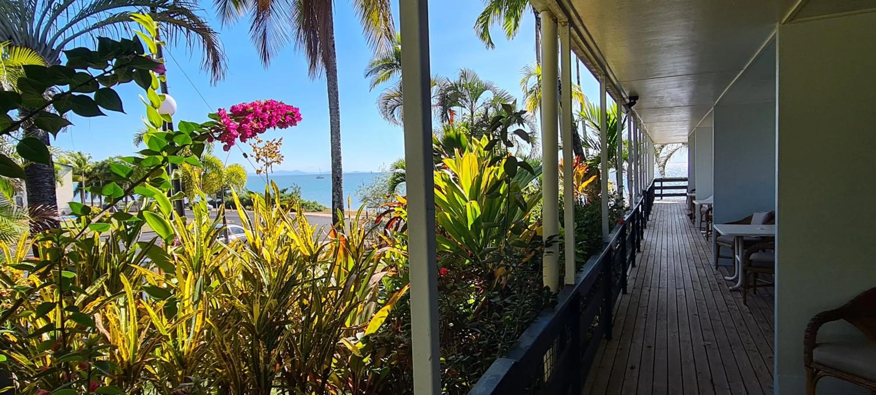 Cardwell Beachfront Motel