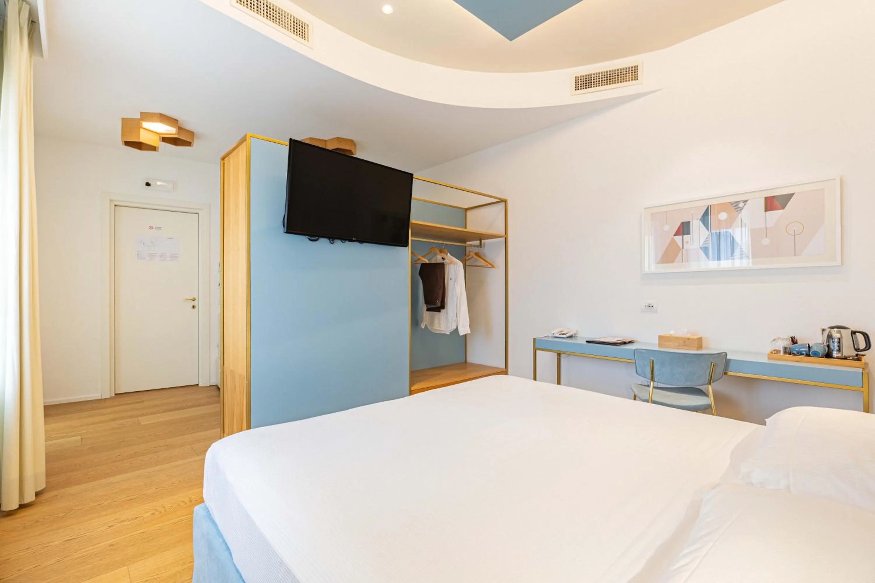 TV and multimedia, Bed in Hotel Aristeo