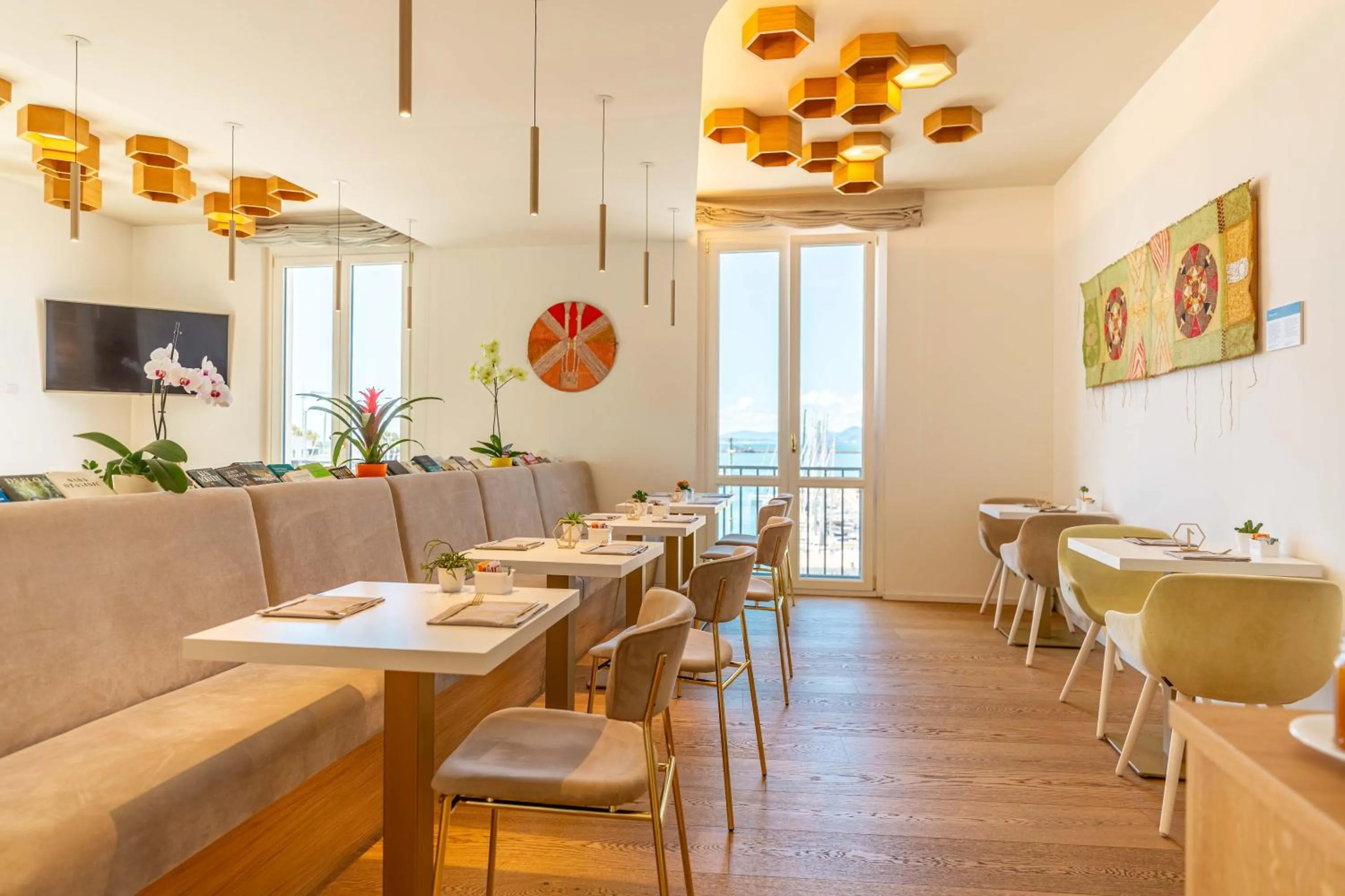 Restaurant/places to eat in Hotel Aristeo