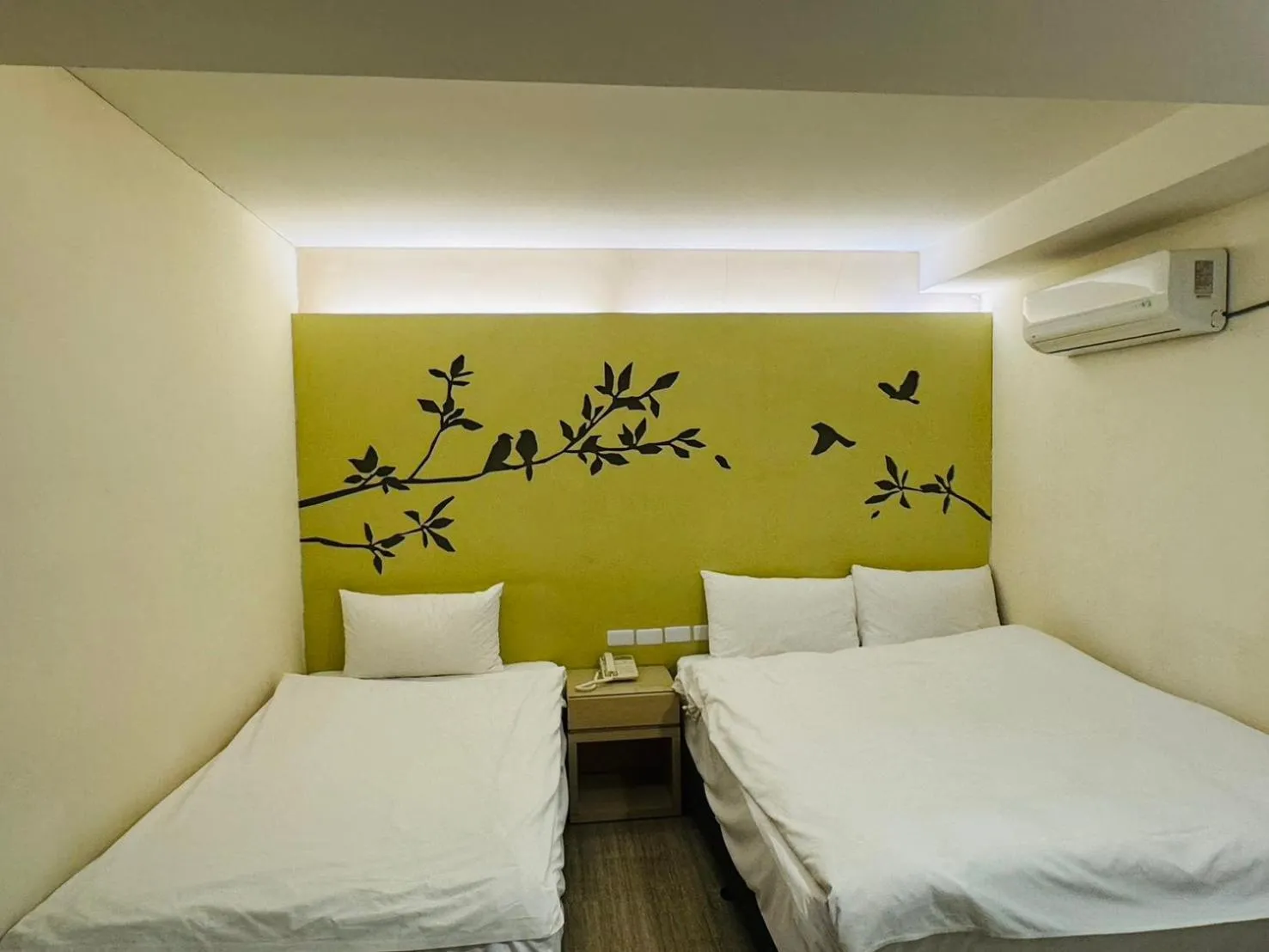 Photo of the whole room, Bed in Kiwi Express Hotel - Kaohsiung Station