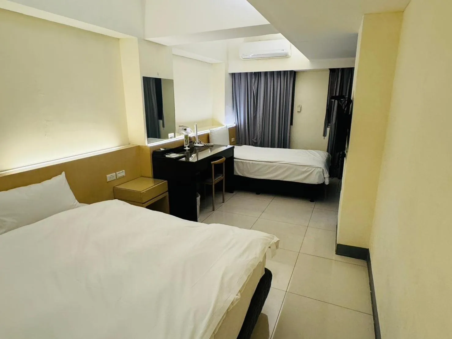 Photo of the whole room, Bed in Kiwi Express Hotel - Kaohsiung Station